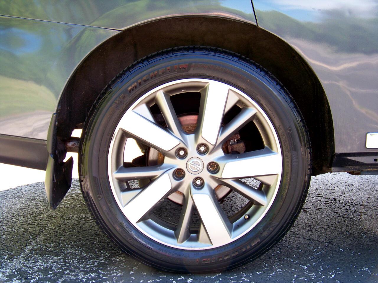 Nissan Pathfinder Platinum 4WD 2013