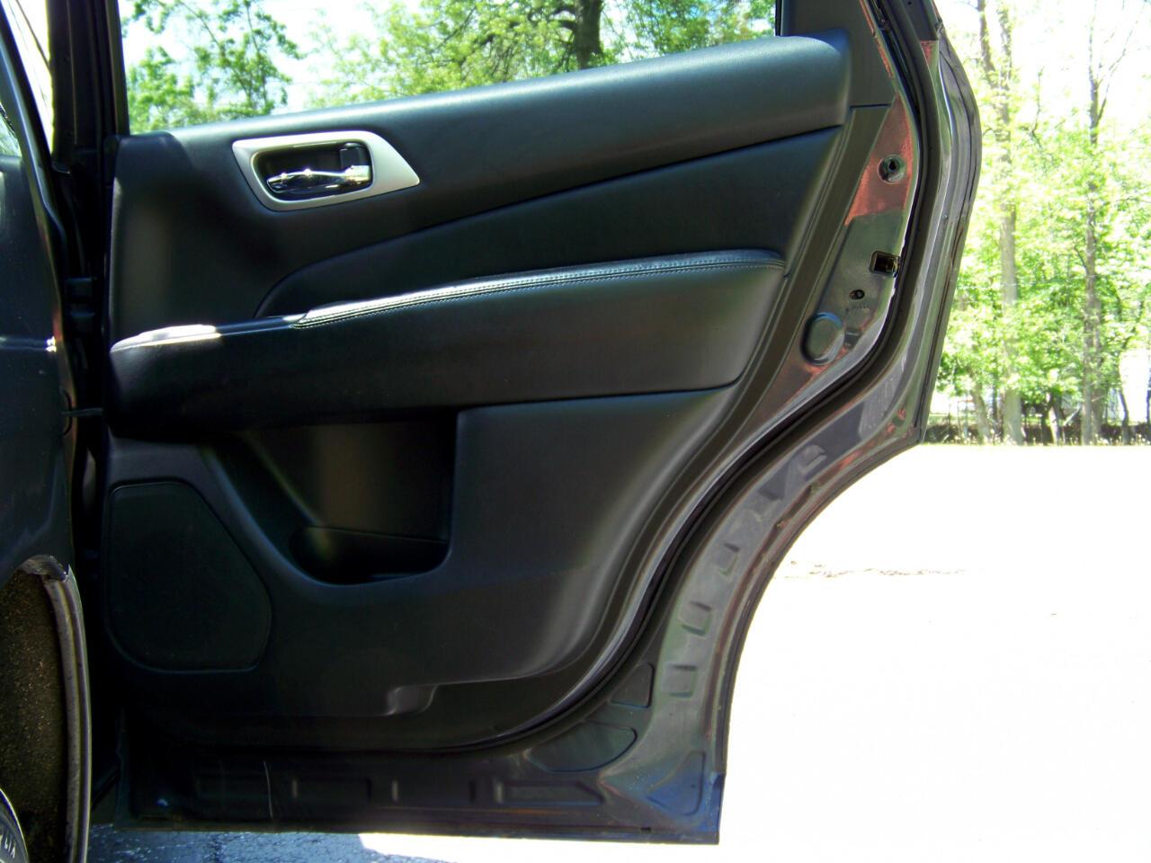 Nissan Pathfinder Platinum 4WD 2013
