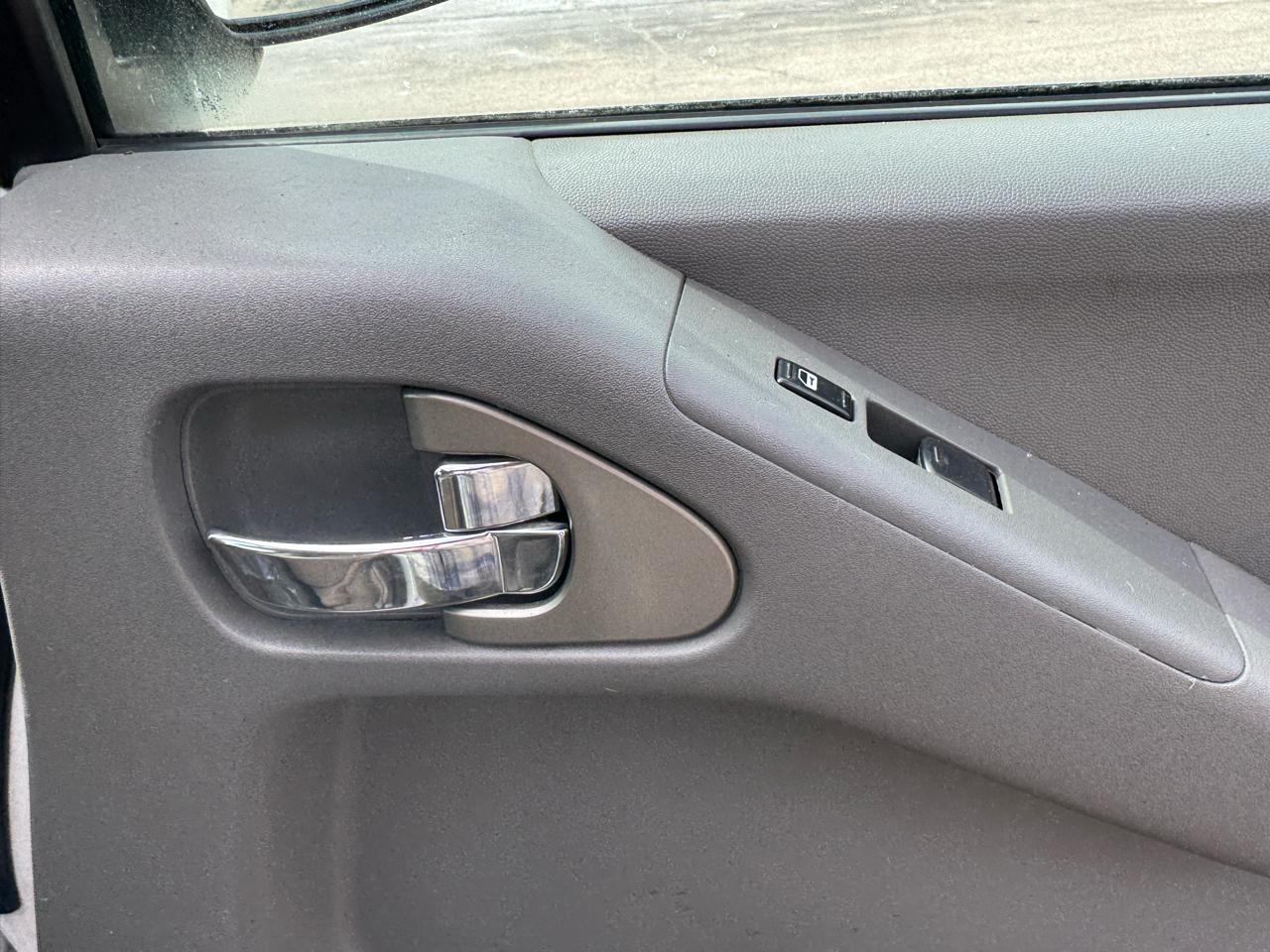 Nissan Frontier LE Crew Cab 4WD 2006