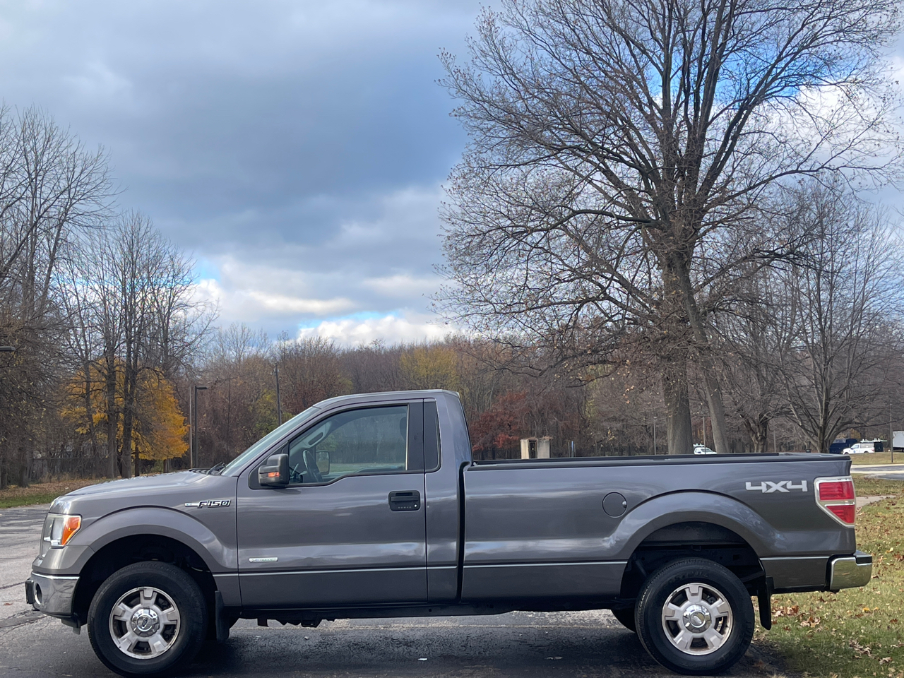 Ford F-150 XLT 8-ft. Bed 4WD 2011