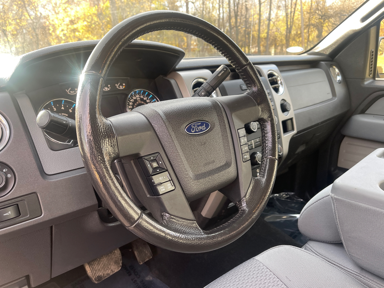 Ford F-150 XLT 8-ft. Bed 4WD 2011