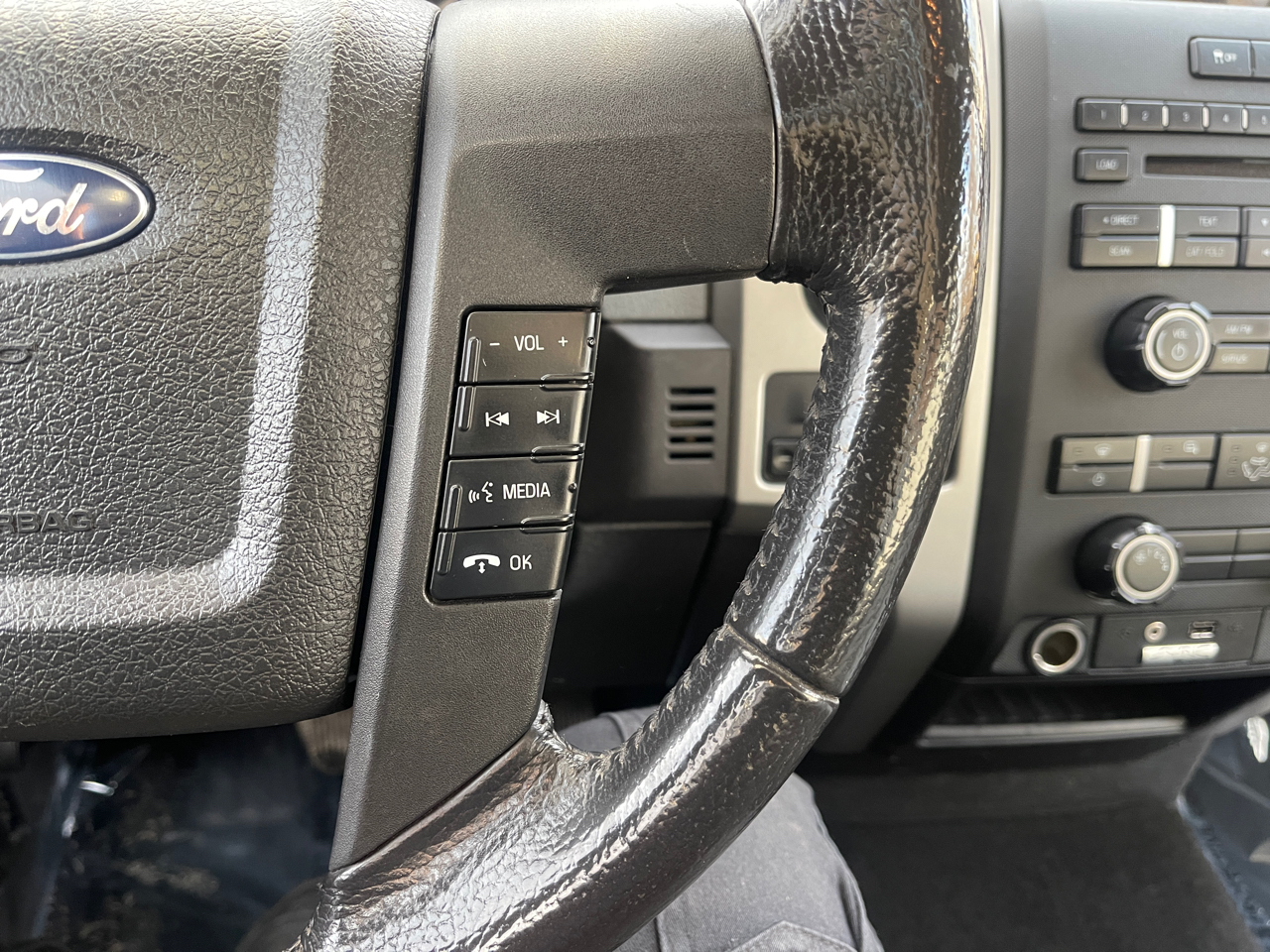 Ford F-150 XLT 8-ft. Bed 4WD 2011