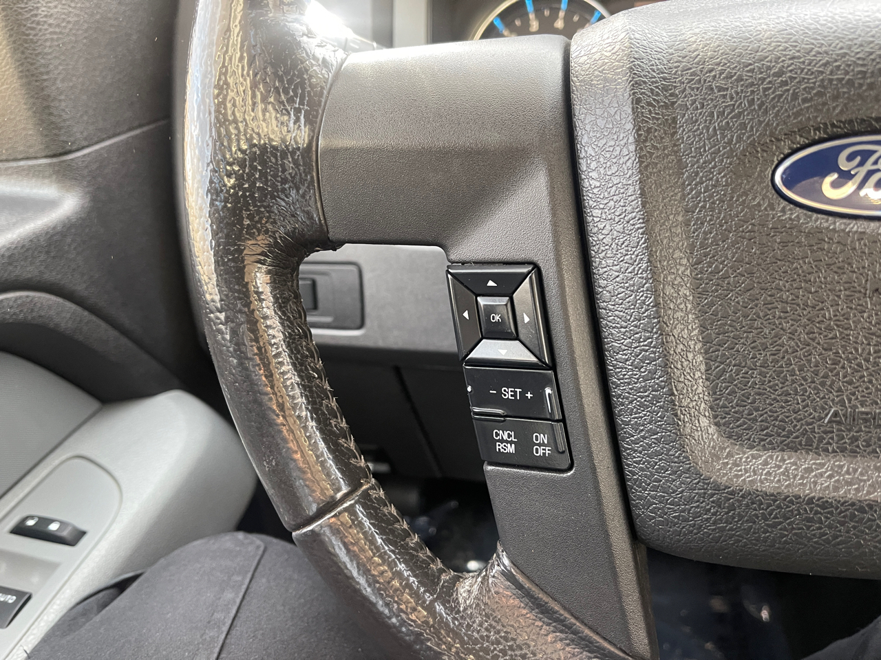 Ford F-150 XLT 8-ft. Bed 4WD 2011