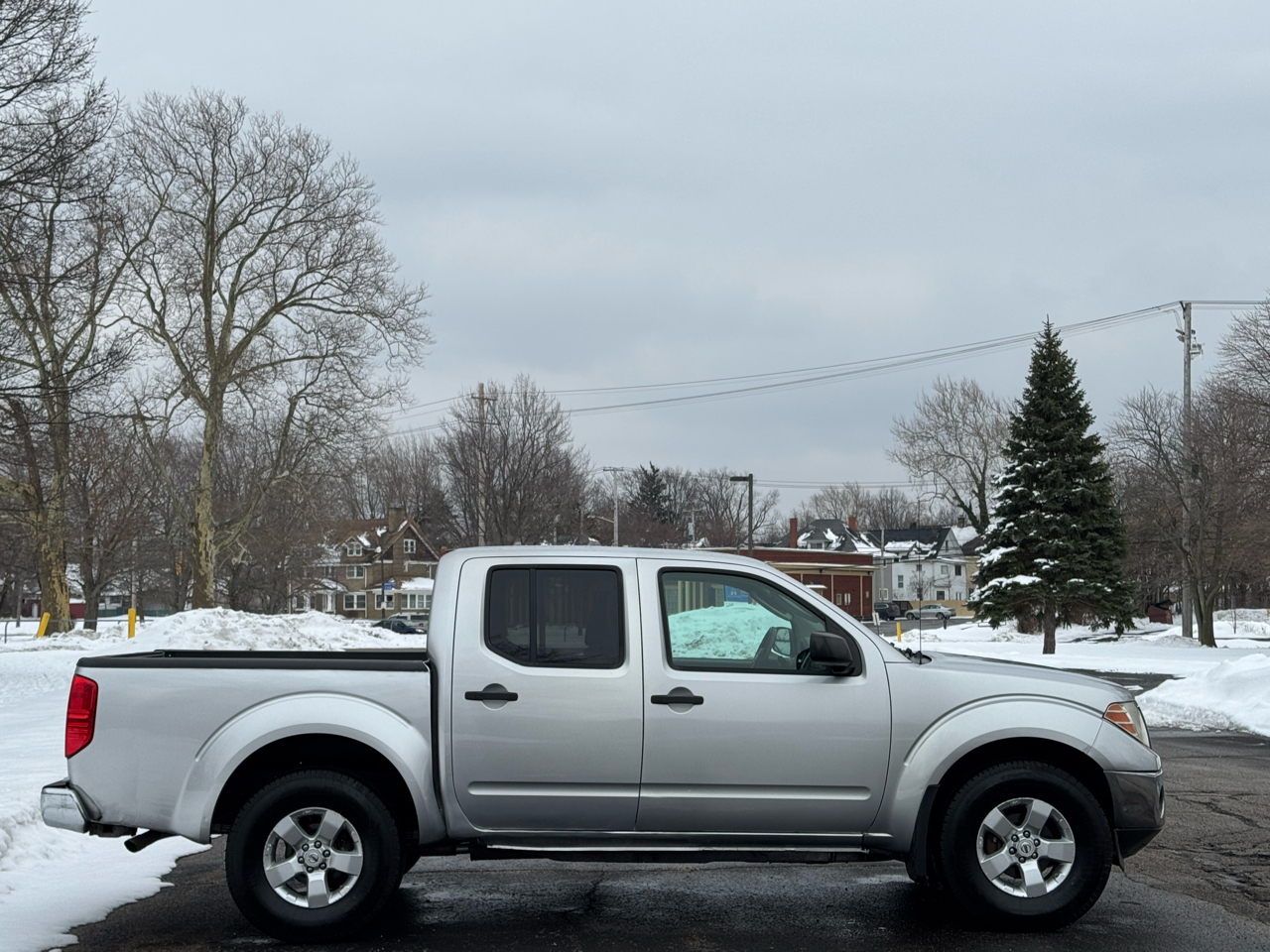 Nissan Frontier SE Crew Cab 4WD 2010