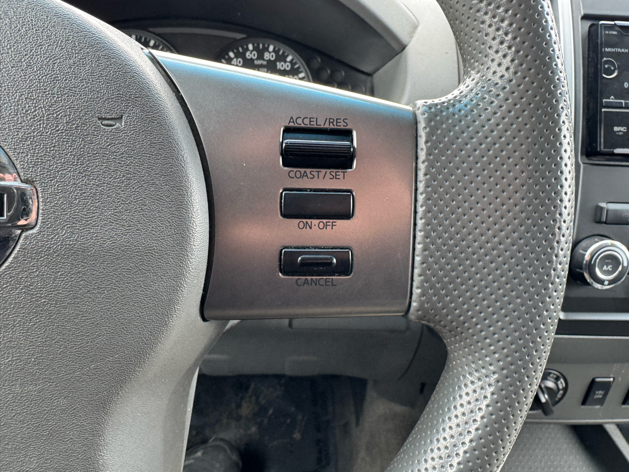 Nissan Frontier SE Crew Cab 4WD 2010