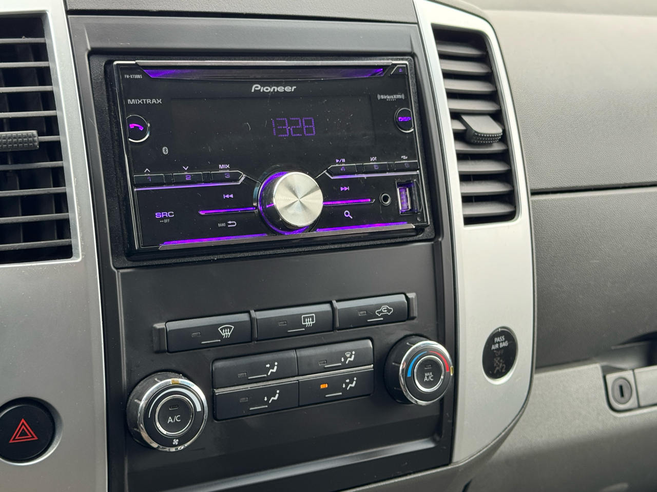 Nissan Frontier SE Crew Cab 4WD 2010