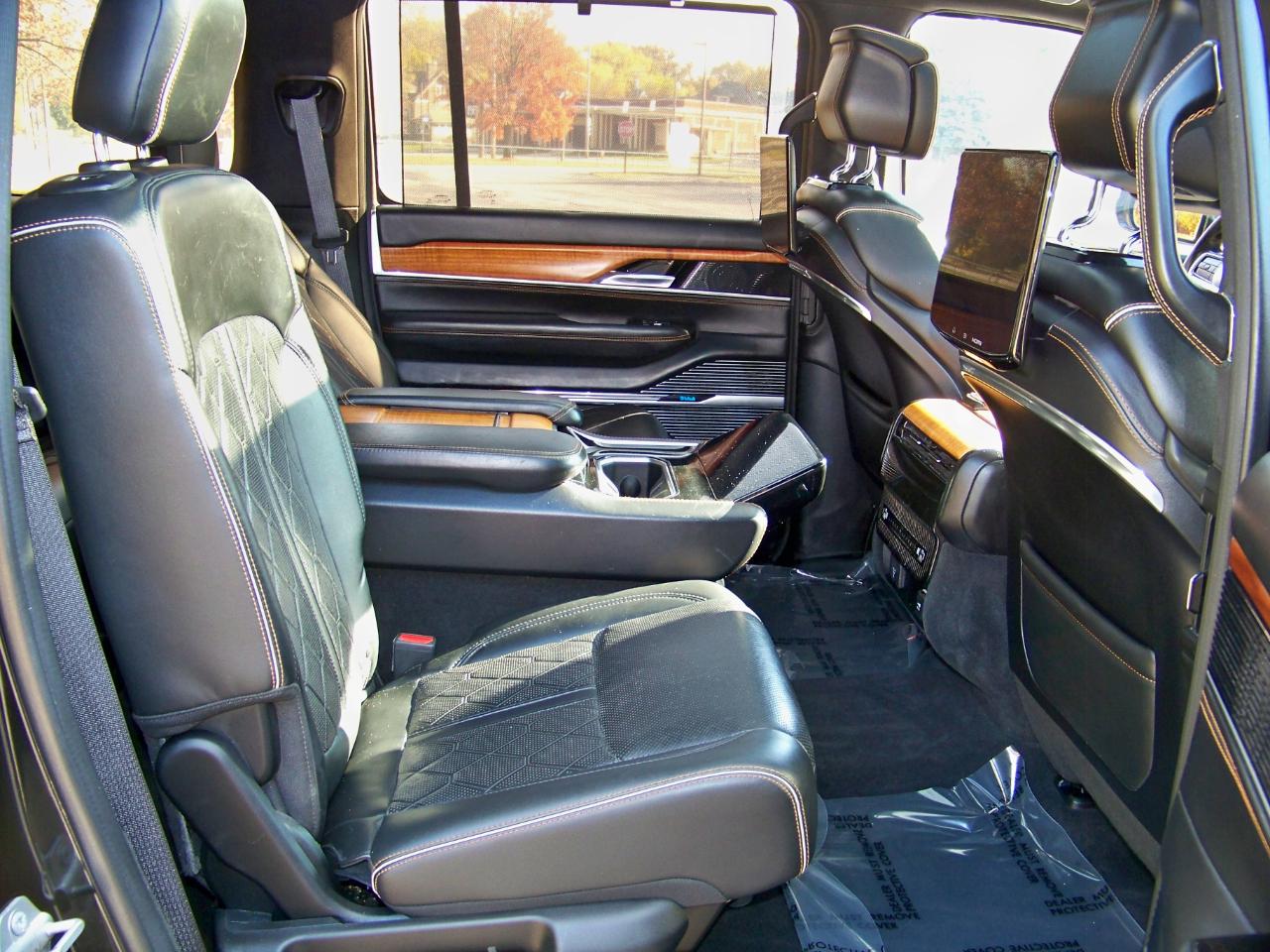 Jeep Grand Wagoneer Series III 4WD 2022