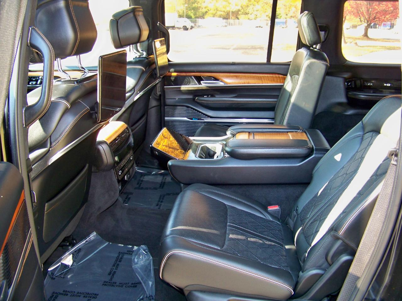 Jeep Grand Wagoneer Series III 4WD 2022