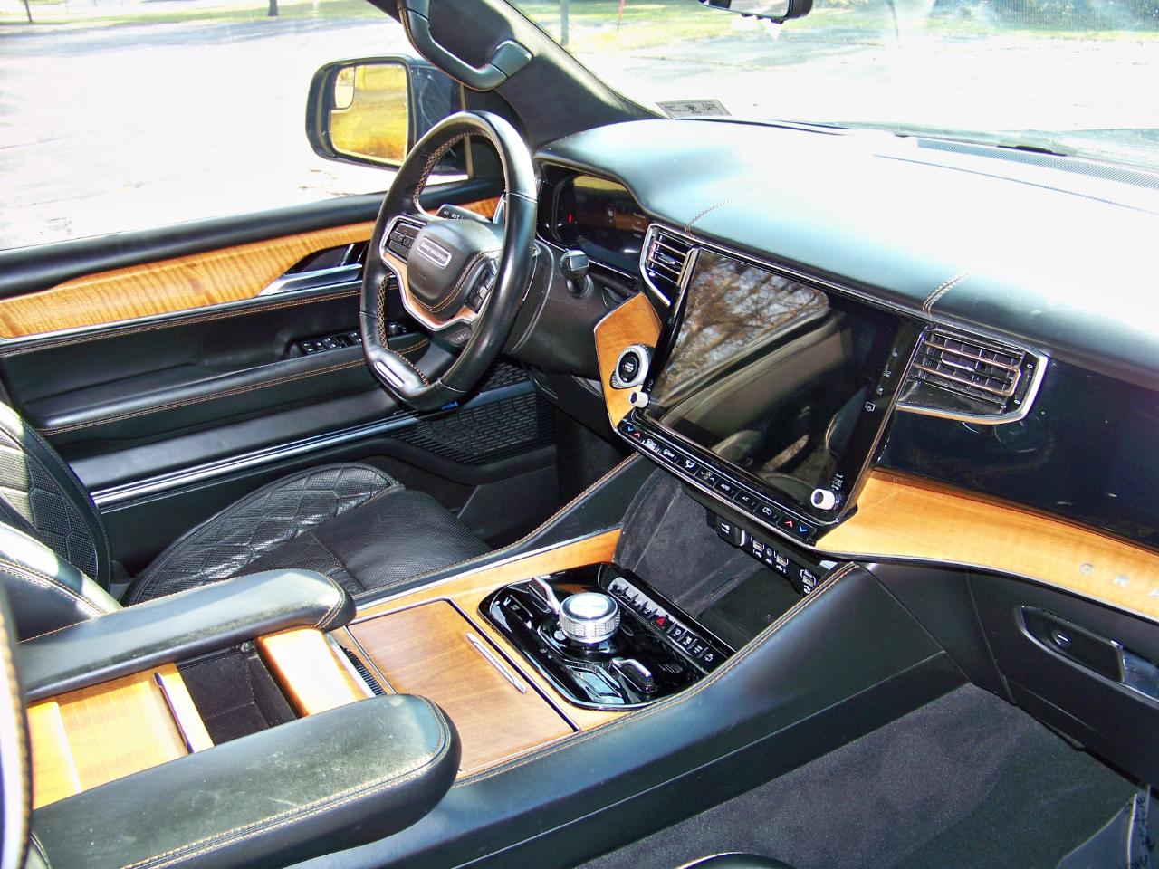 Jeep Grand Wagoneer Series III 4WD 2022