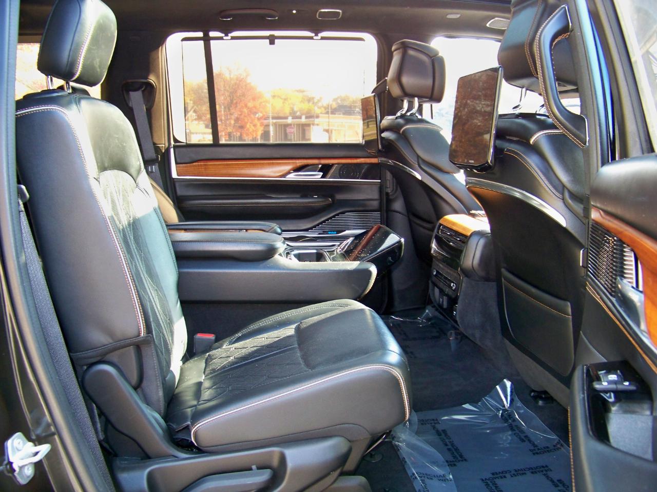 Jeep Grand Wagoneer Series III 4WD 2022