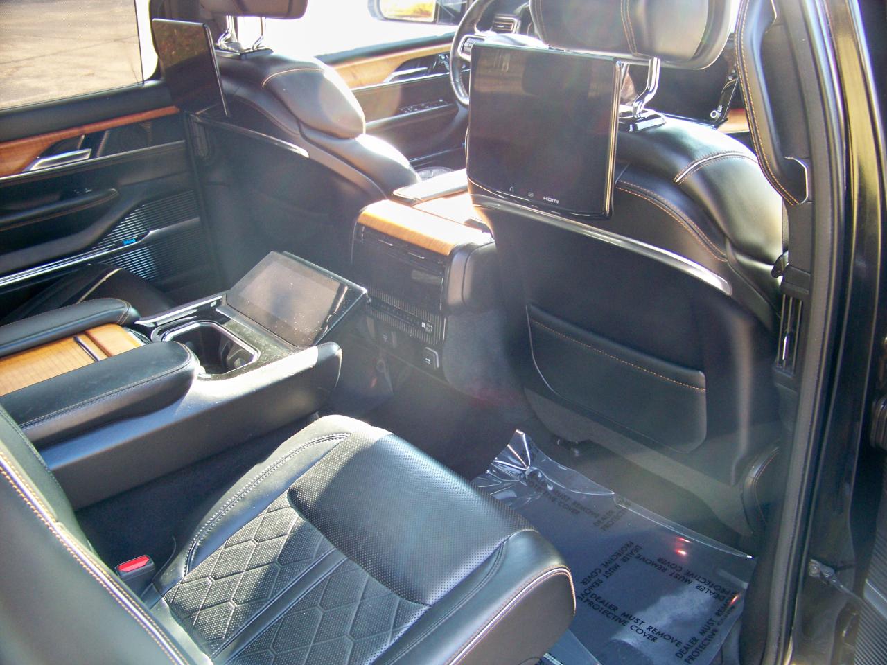 Jeep Grand Wagoneer Series III 4WD 2022