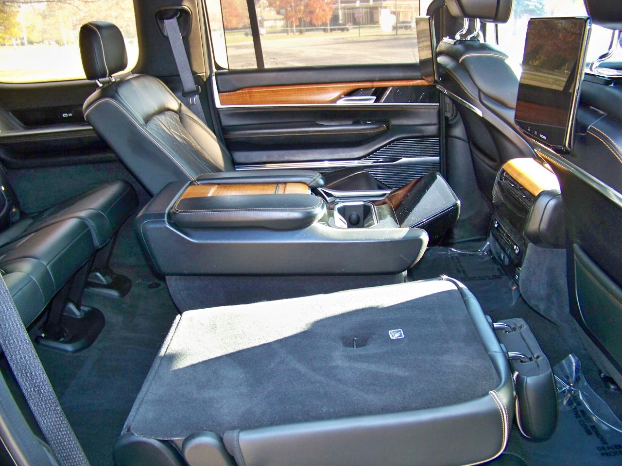 Jeep Grand Wagoneer Series III 4WD 2022