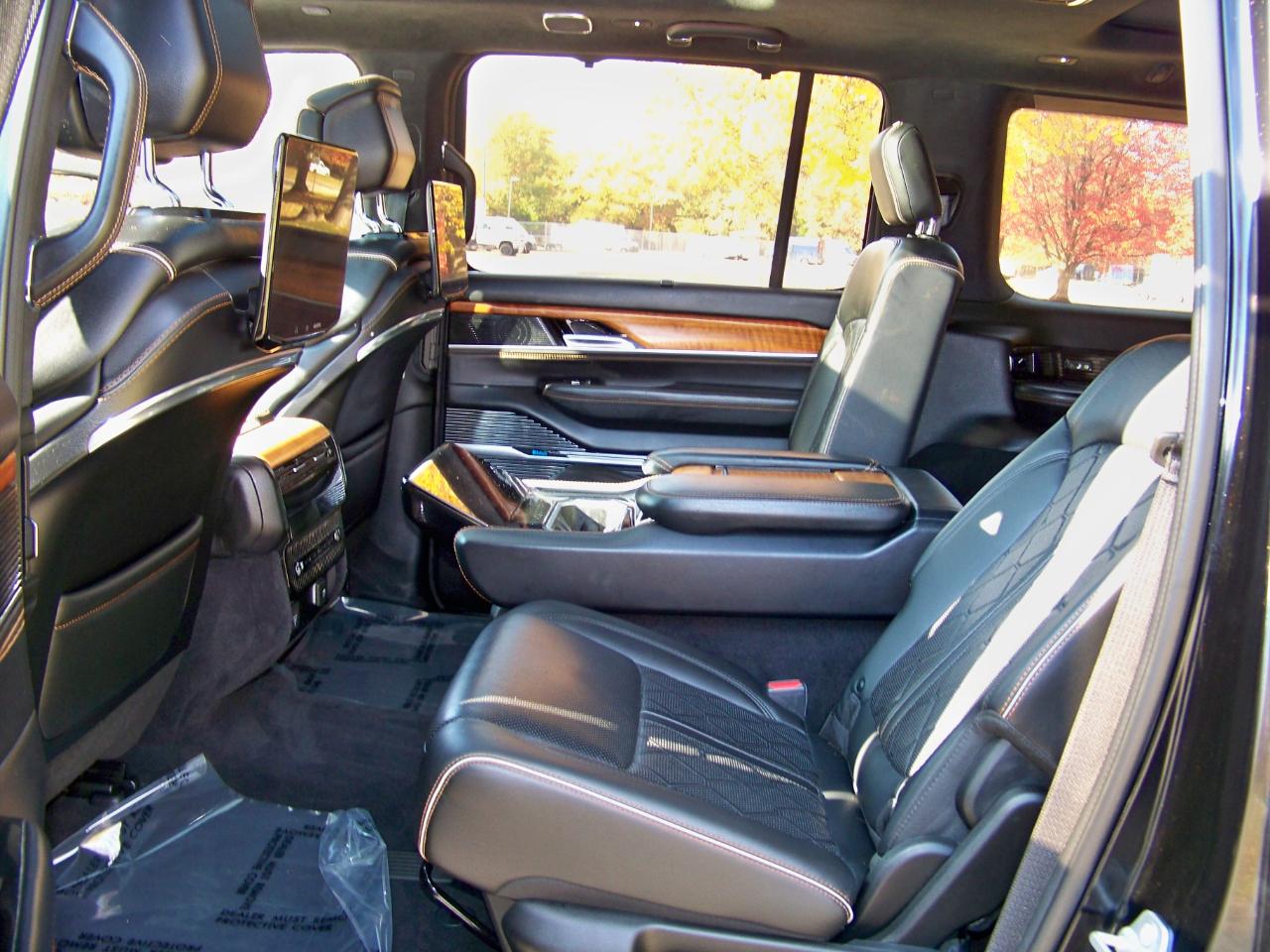 Jeep Grand Wagoneer Series III 4WD 2022