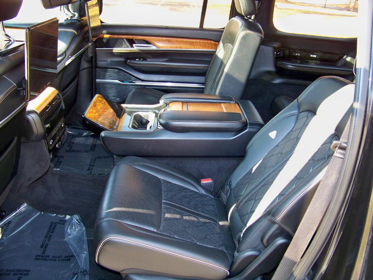 Jeep Grand Wagoneer Series III 4WD 2022
