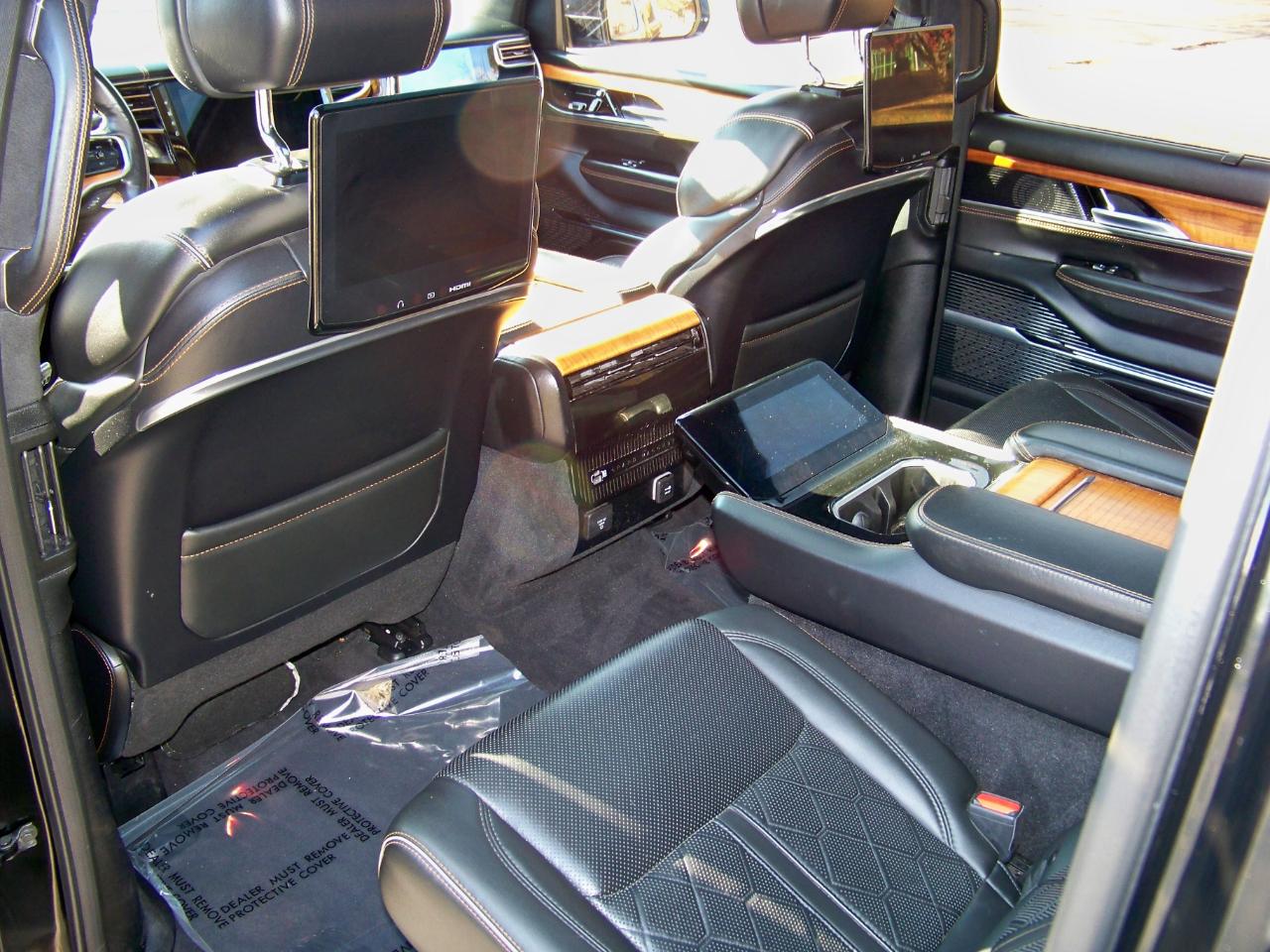 Jeep Grand Wagoneer Series III 4WD 2022