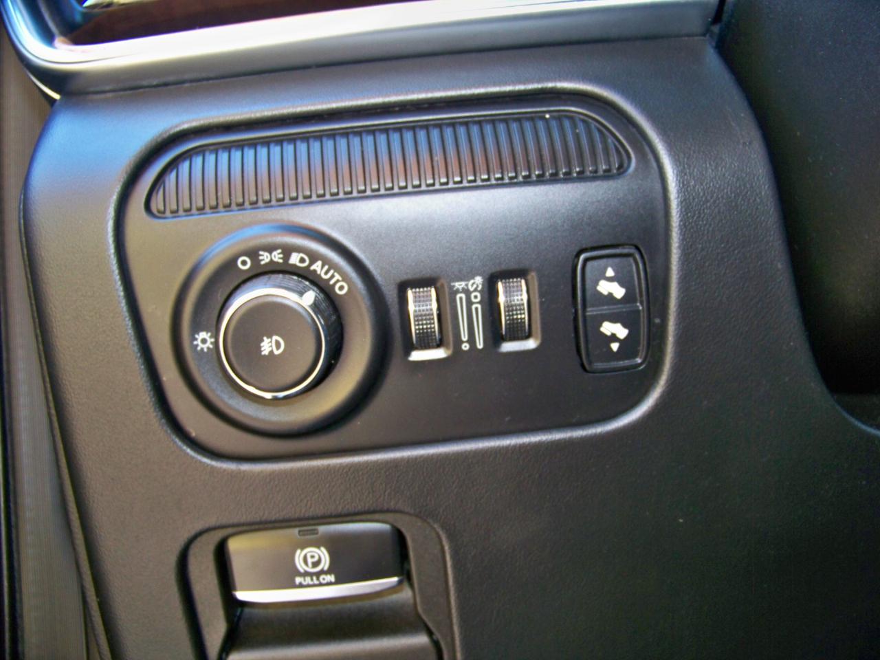Jeep Grand Wagoneer Series III 4WD 2022