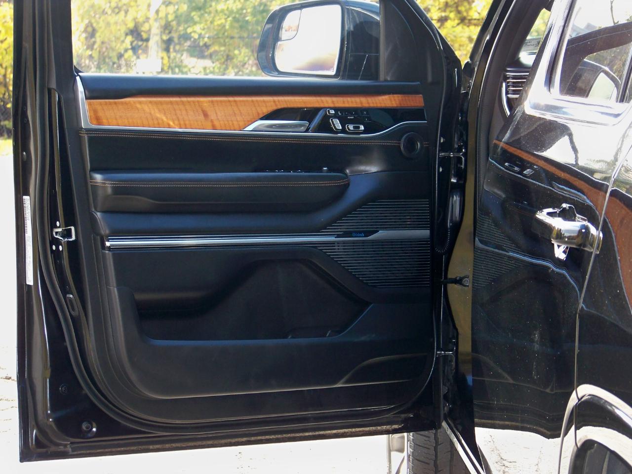 Jeep Grand Wagoneer Series III 4WD 2022