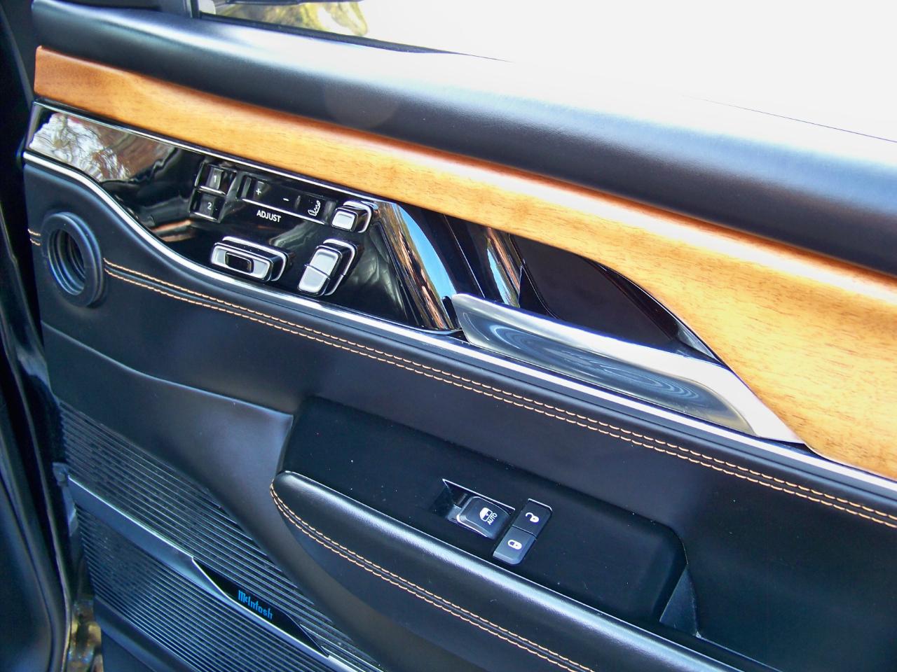 Jeep Grand Wagoneer Series III 4WD 2022