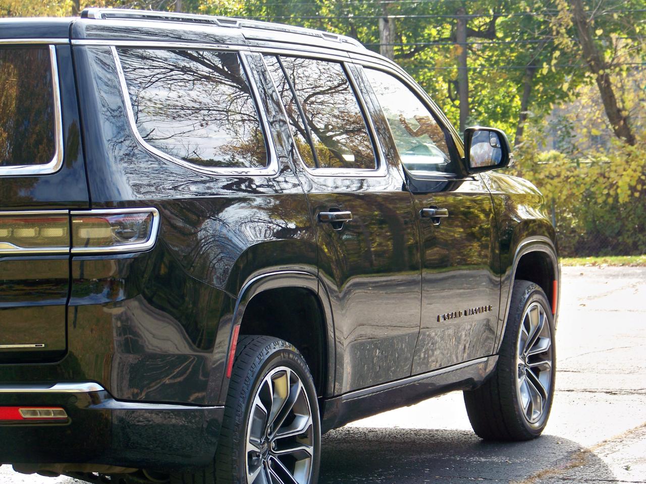Jeep Grand Wagoneer Series III 4WD 2022