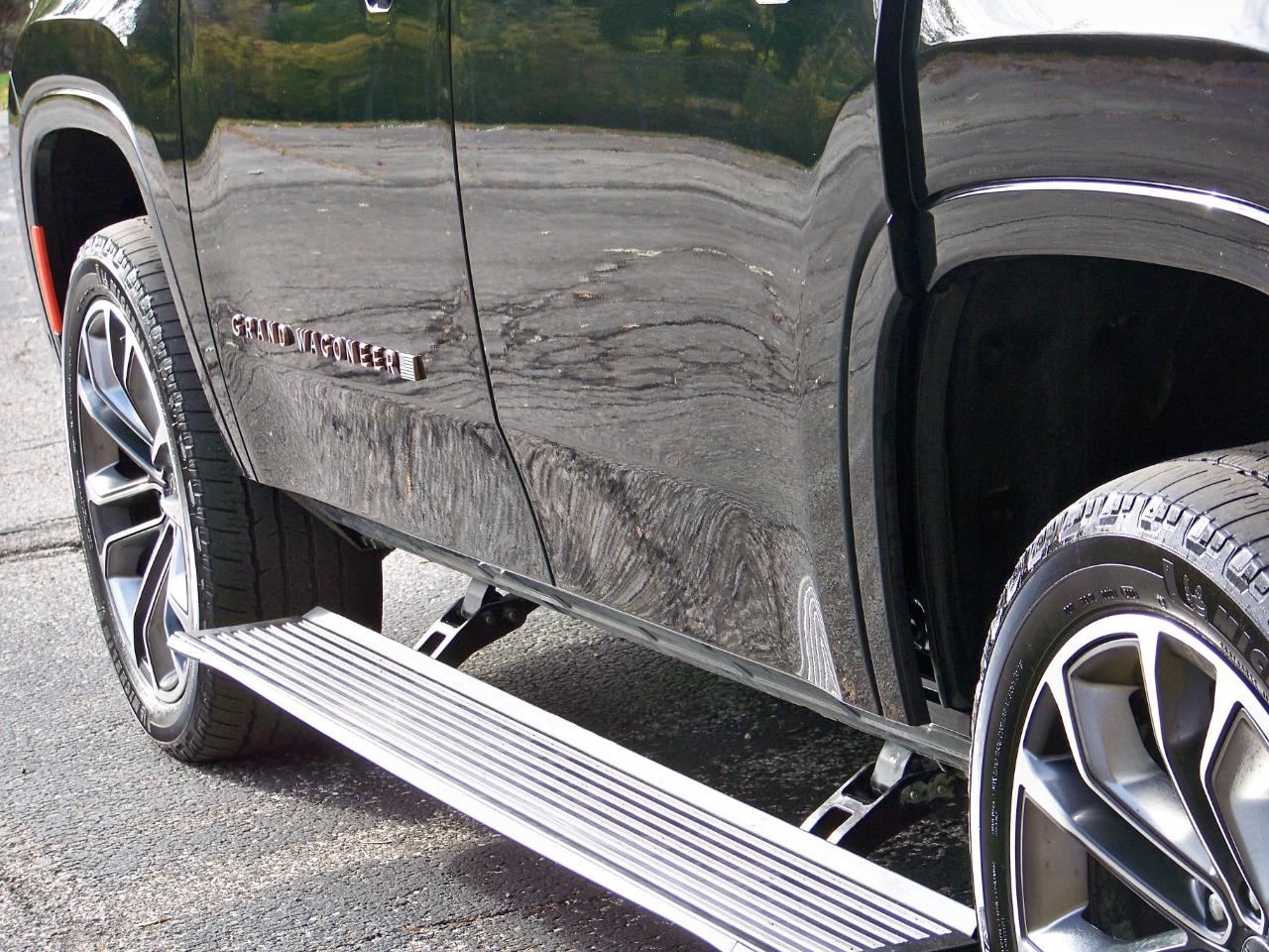 Jeep Grand Wagoneer Series III 4WD 2022