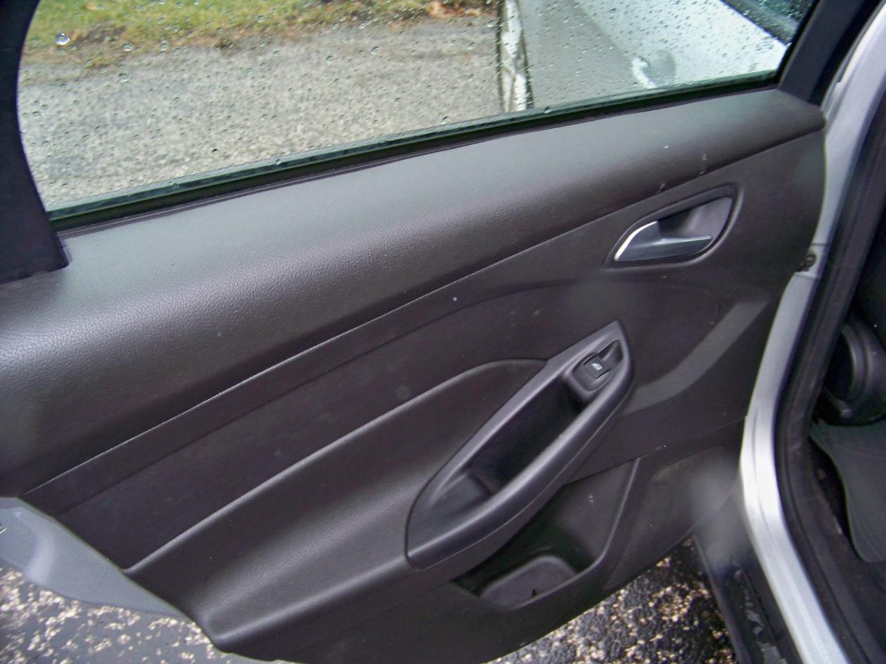 Ford Focus SE Sedan 2016