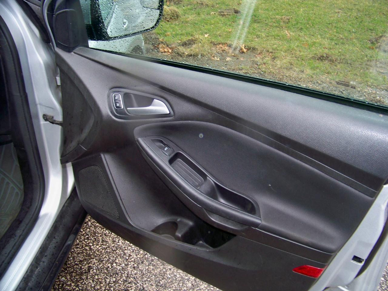 Ford Focus SE Sedan 2016