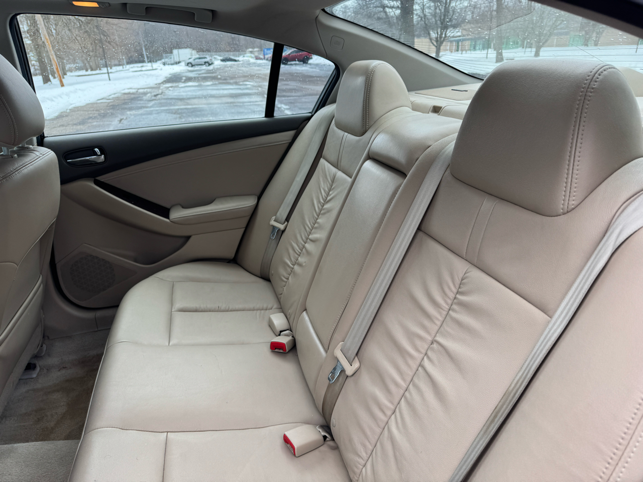 Nissan Altima 2.5 SL Sedan 2011