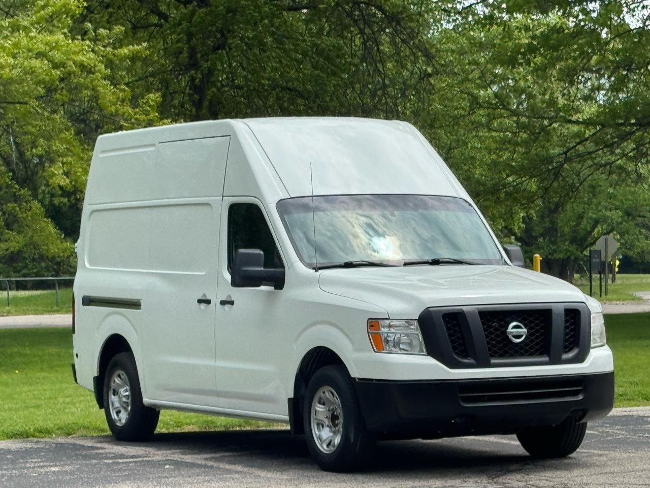 Nissan NV Cargo 2500 HD S V6 High Roof 2014