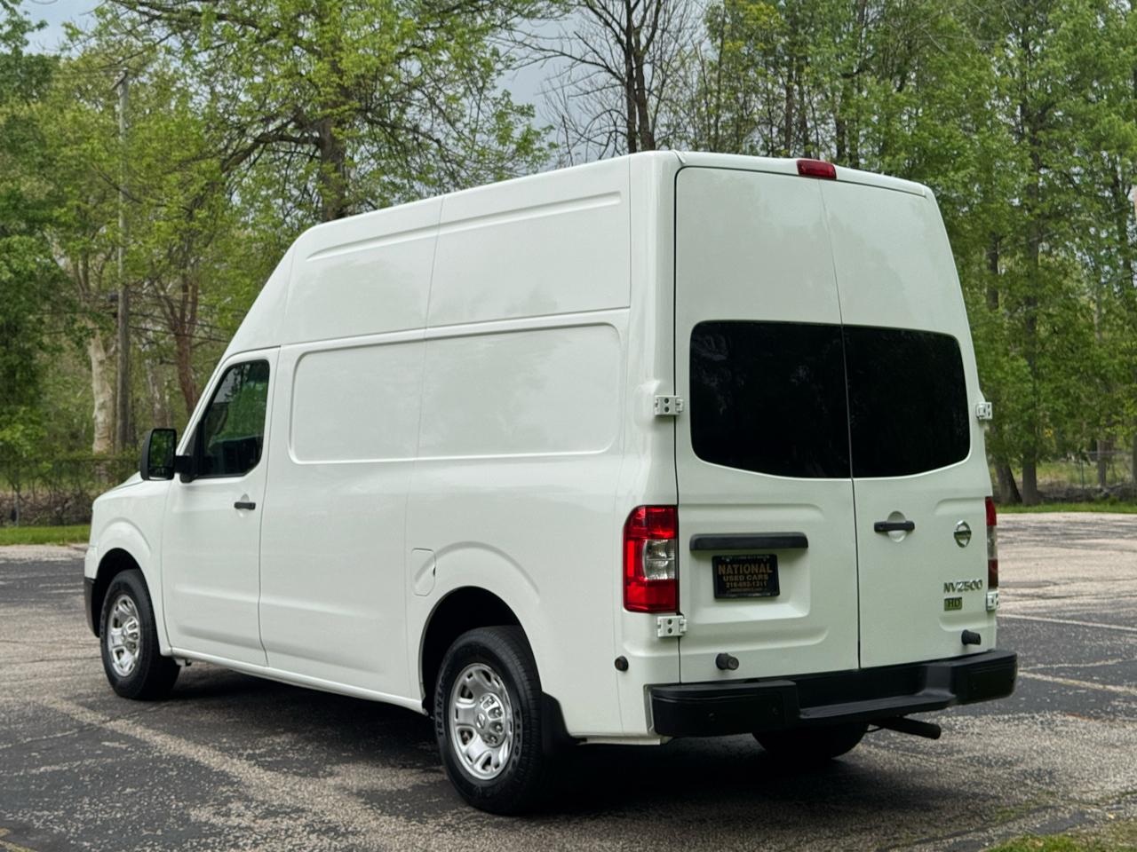 Nissan NV Cargo 2500 HD S V6 High Roof 2014