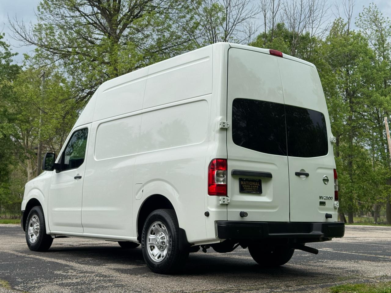 Nissan NV Cargo 2500 HD S V6 High Roof 2014