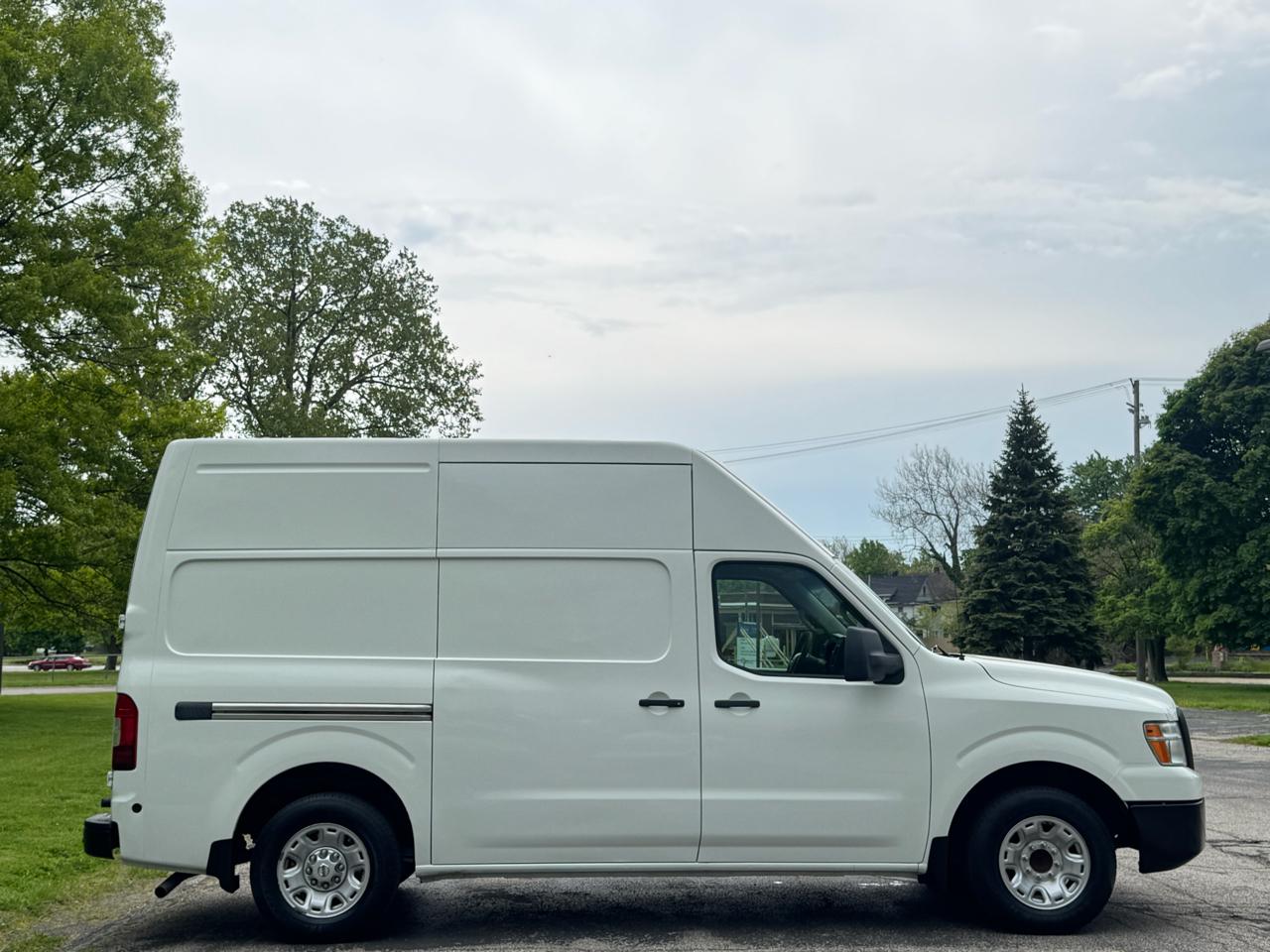 Nissan NV Cargo 2500 HD S V6 High Roof 2014