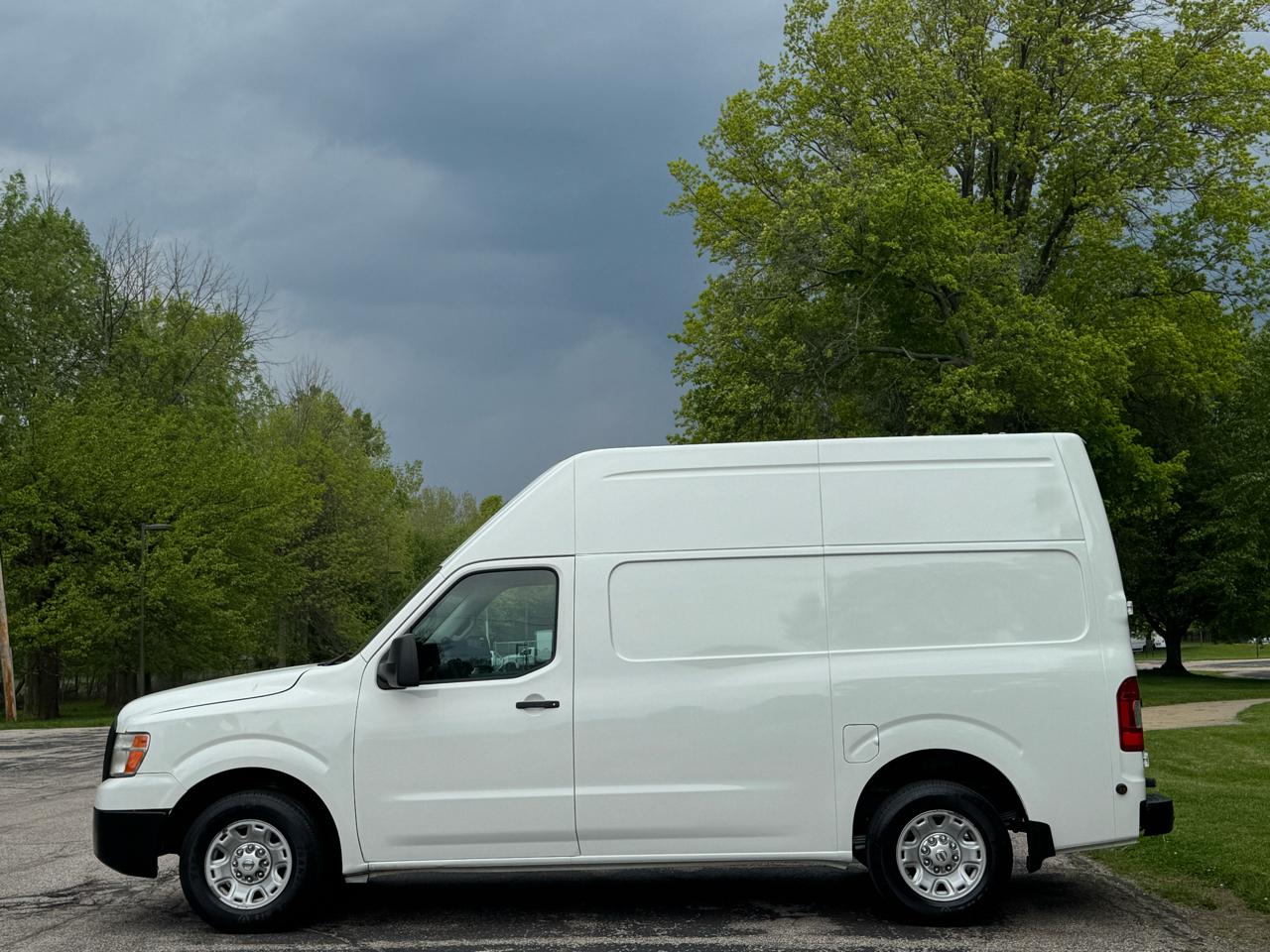 Nissan NV Cargo 2500 HD S V6 High Roof 2014