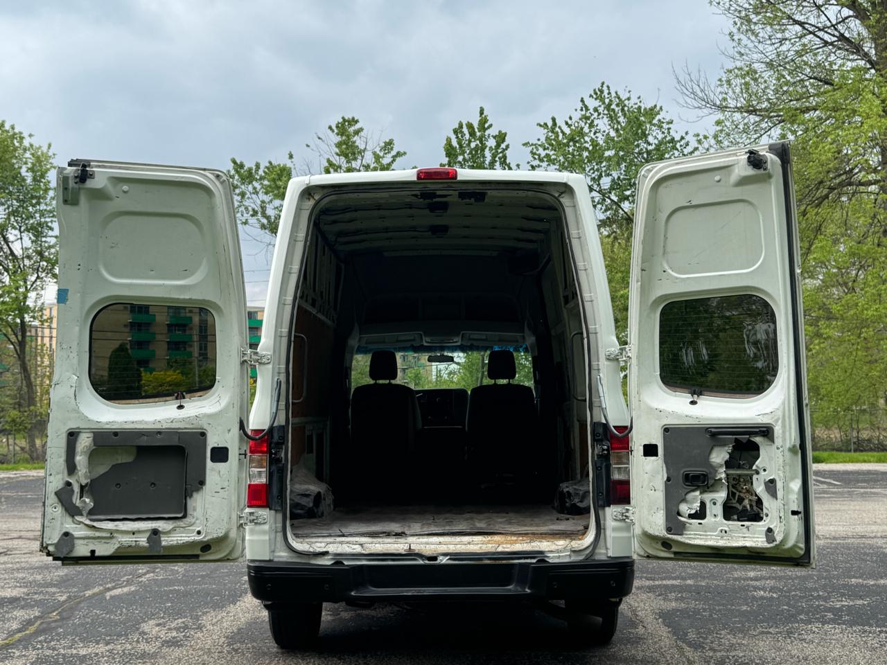 Nissan NV Cargo 2500 HD S V6 High Roof 2014
