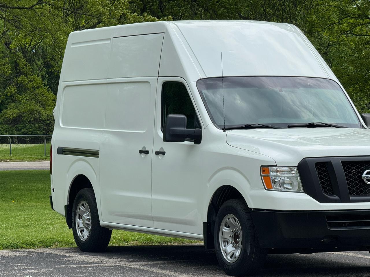 Nissan NV Cargo 2500 HD S V6 High Roof 2014