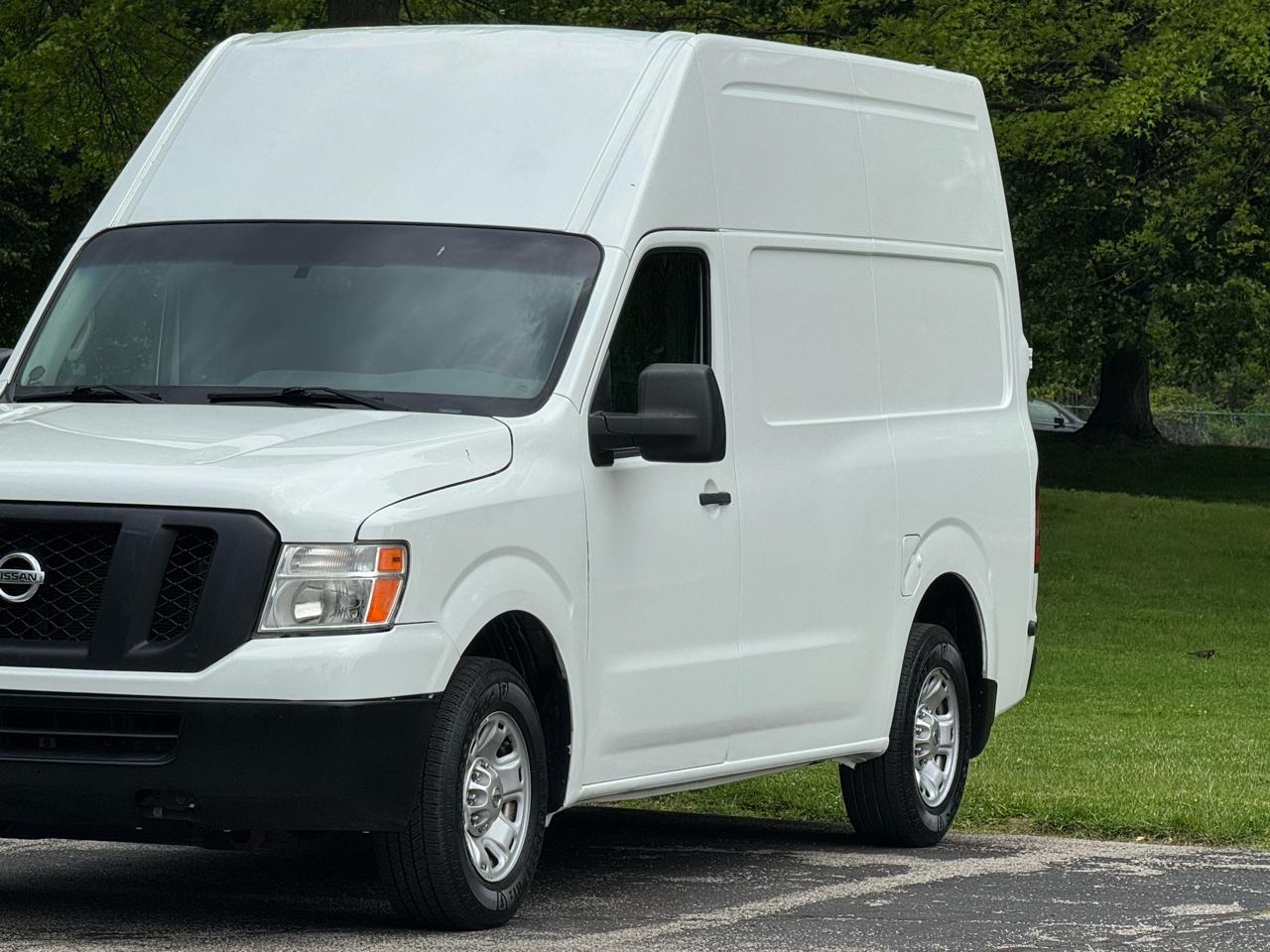 Nissan NV Cargo 2500 HD S V6 High Roof 2014