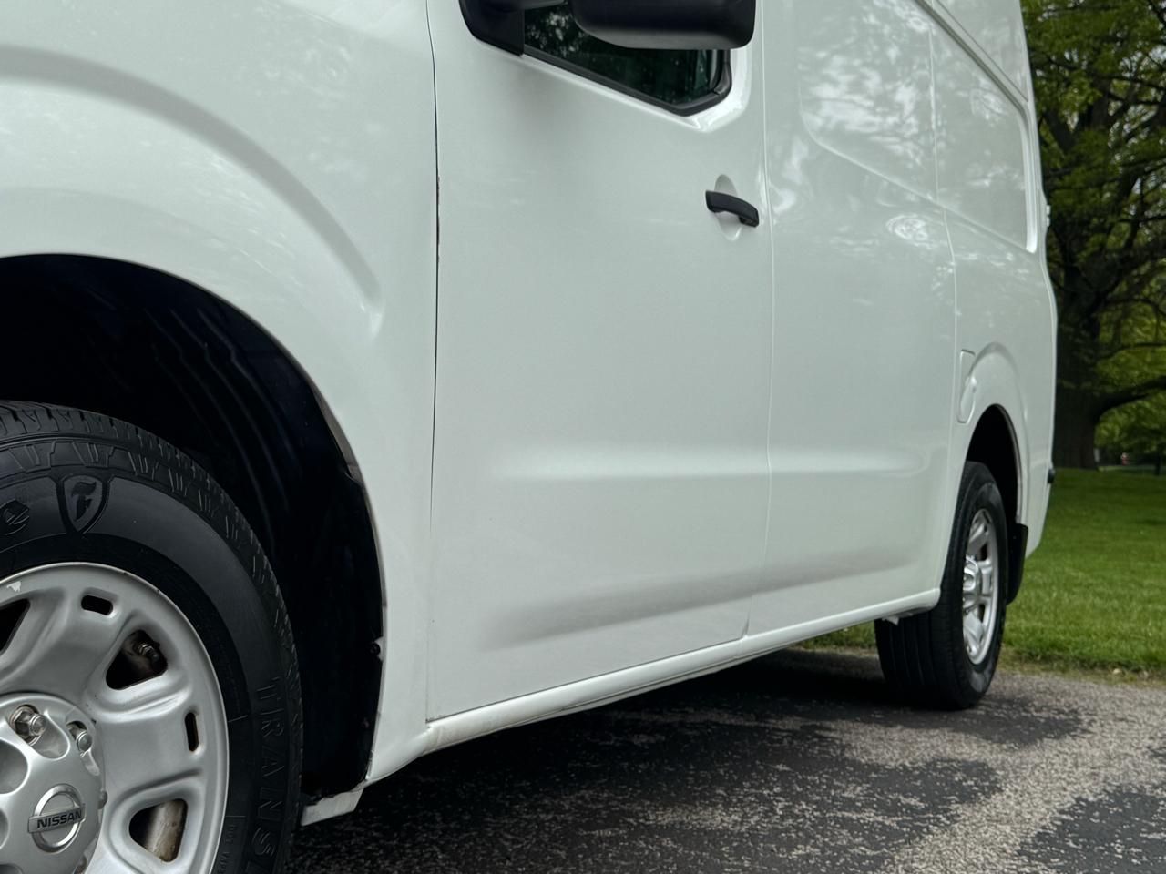 Nissan NV Cargo 2500 HD S V6 High Roof 2014