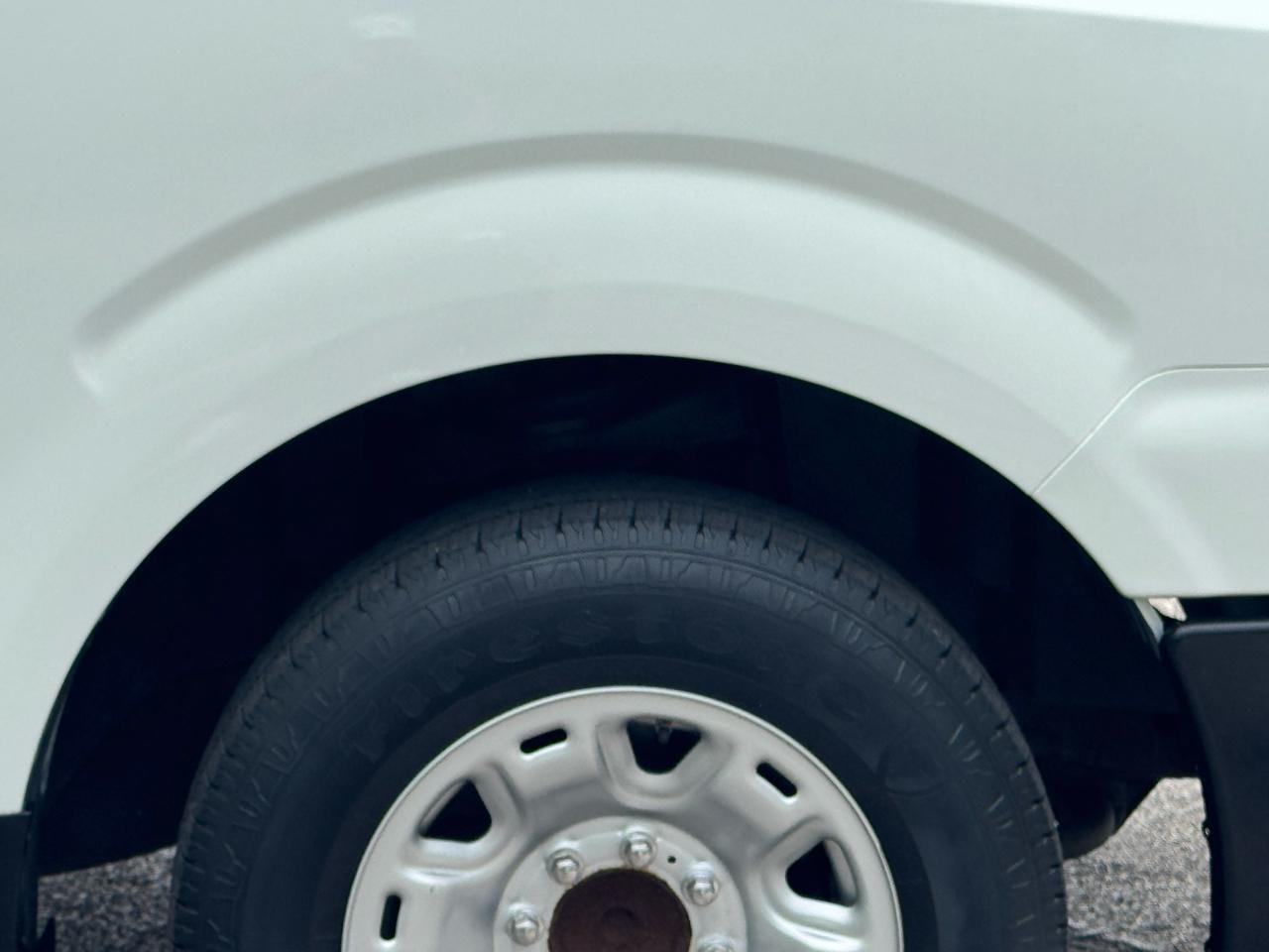Nissan NV Cargo 2500 HD S V6 High Roof 2014