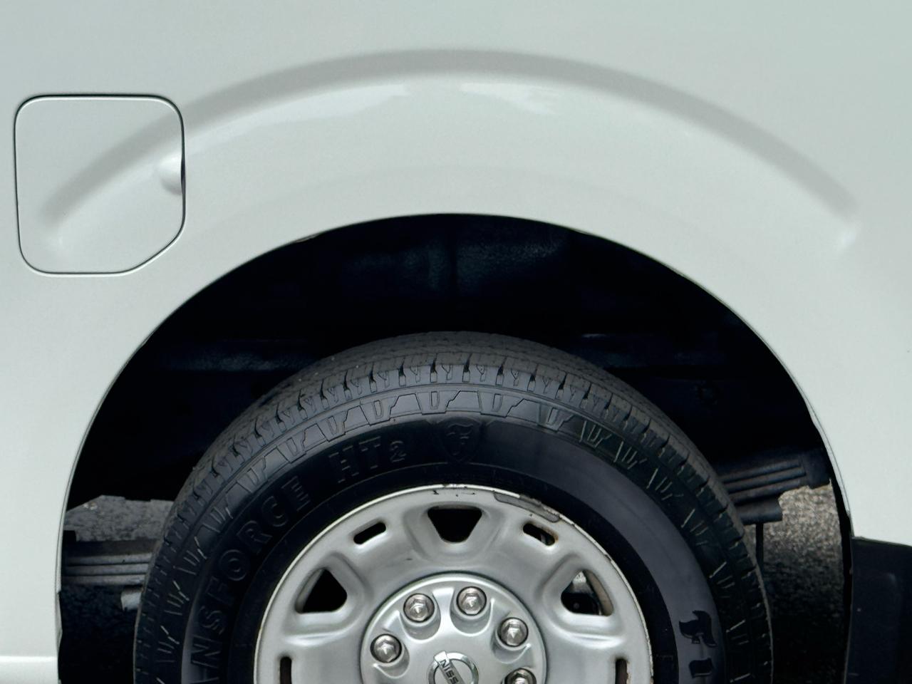 Nissan NV Cargo 2500 HD S V6 High Roof 2014