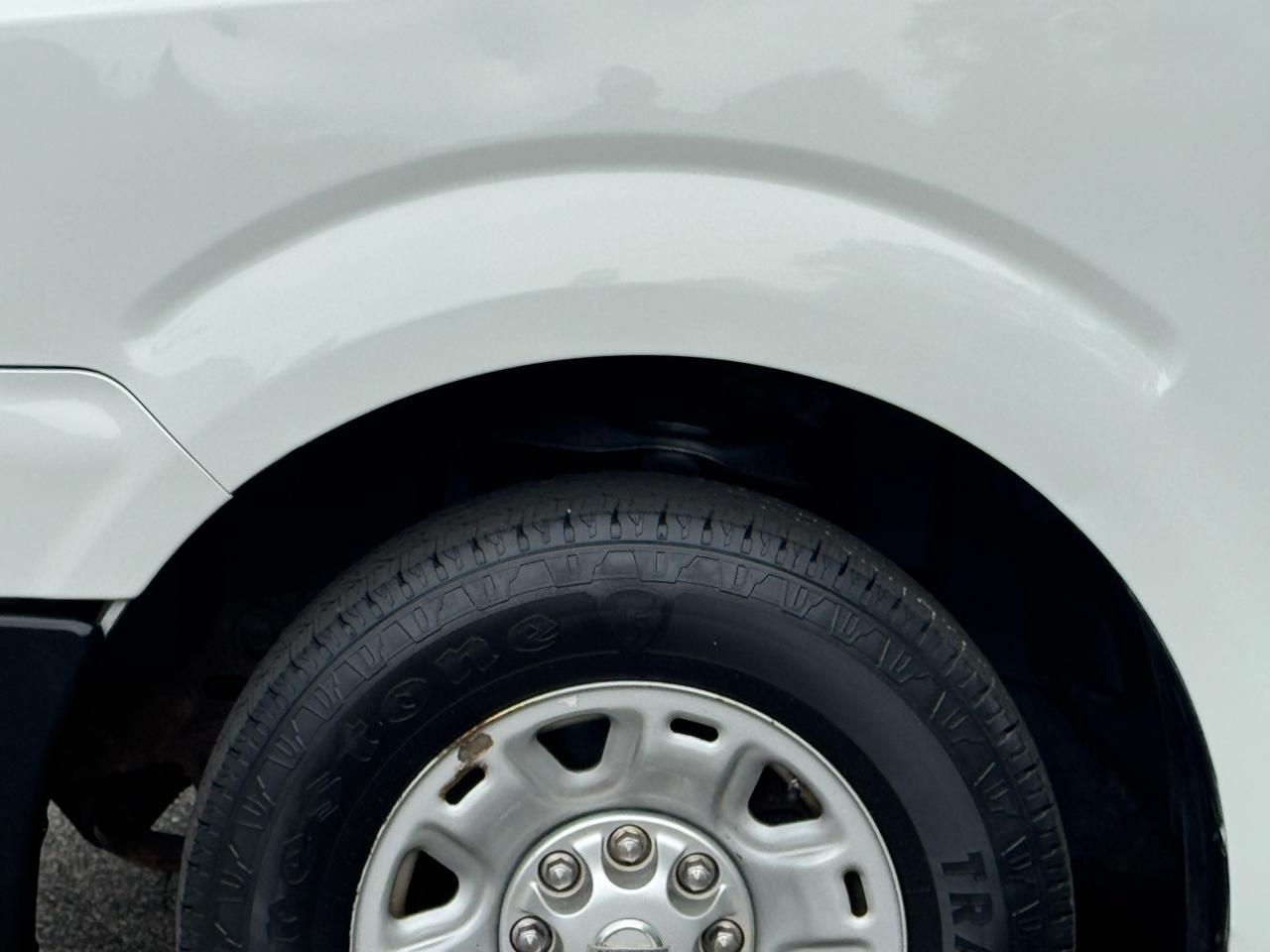 Nissan NV Cargo 2500 HD S V6 High Roof 2014