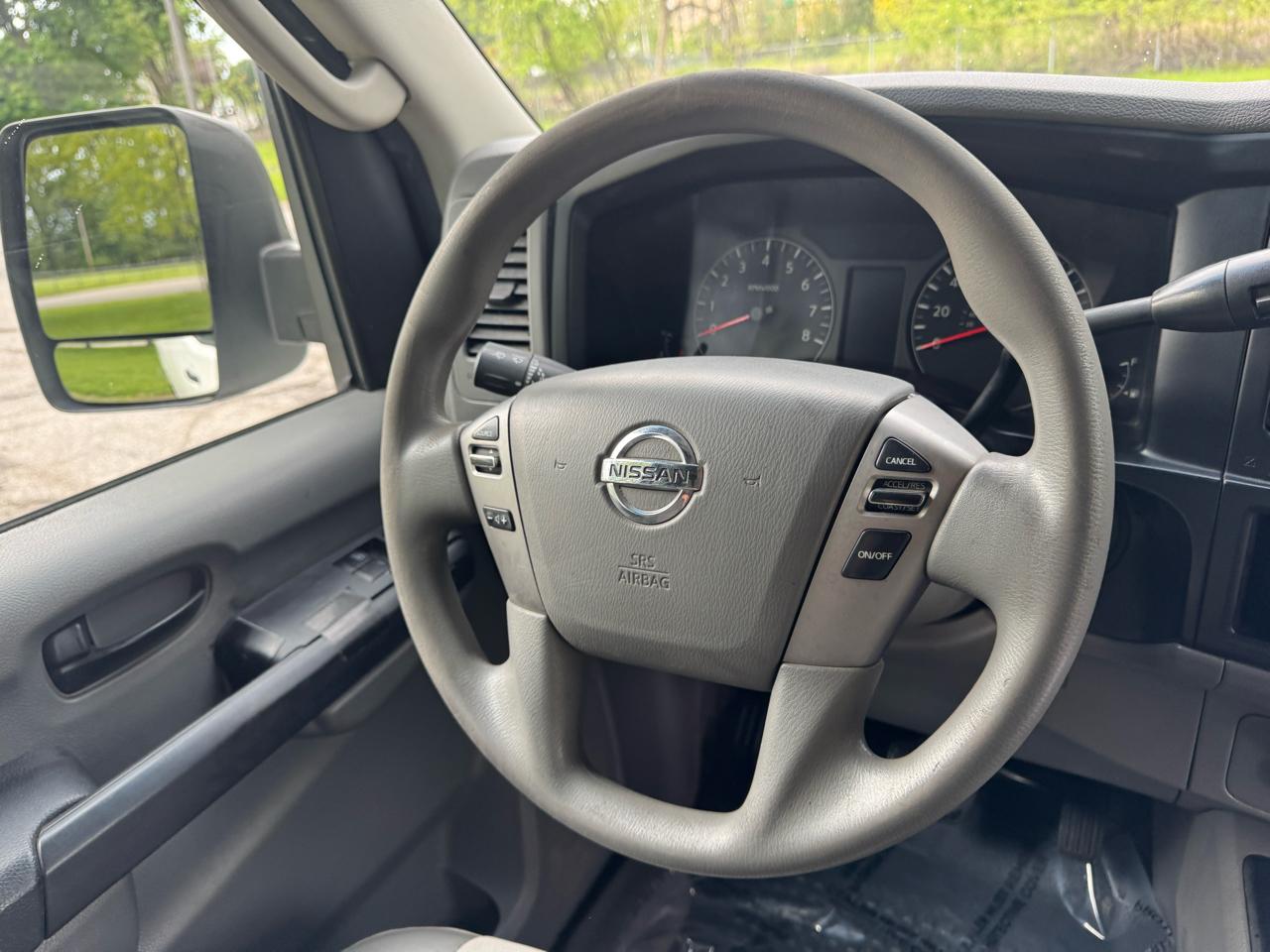 Nissan NV Cargo 2500 HD S V6 High Roof 2014