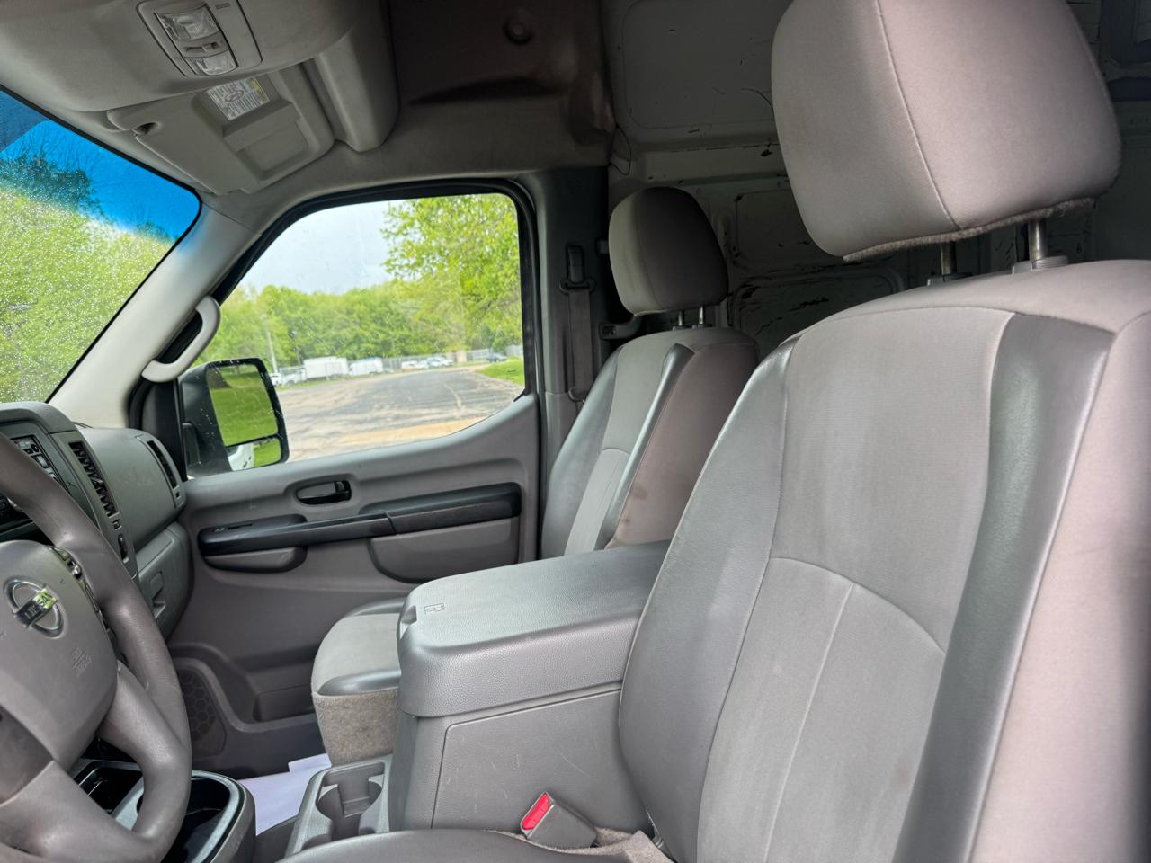 Nissan NV Cargo 2500 HD S V6 High Roof 2014