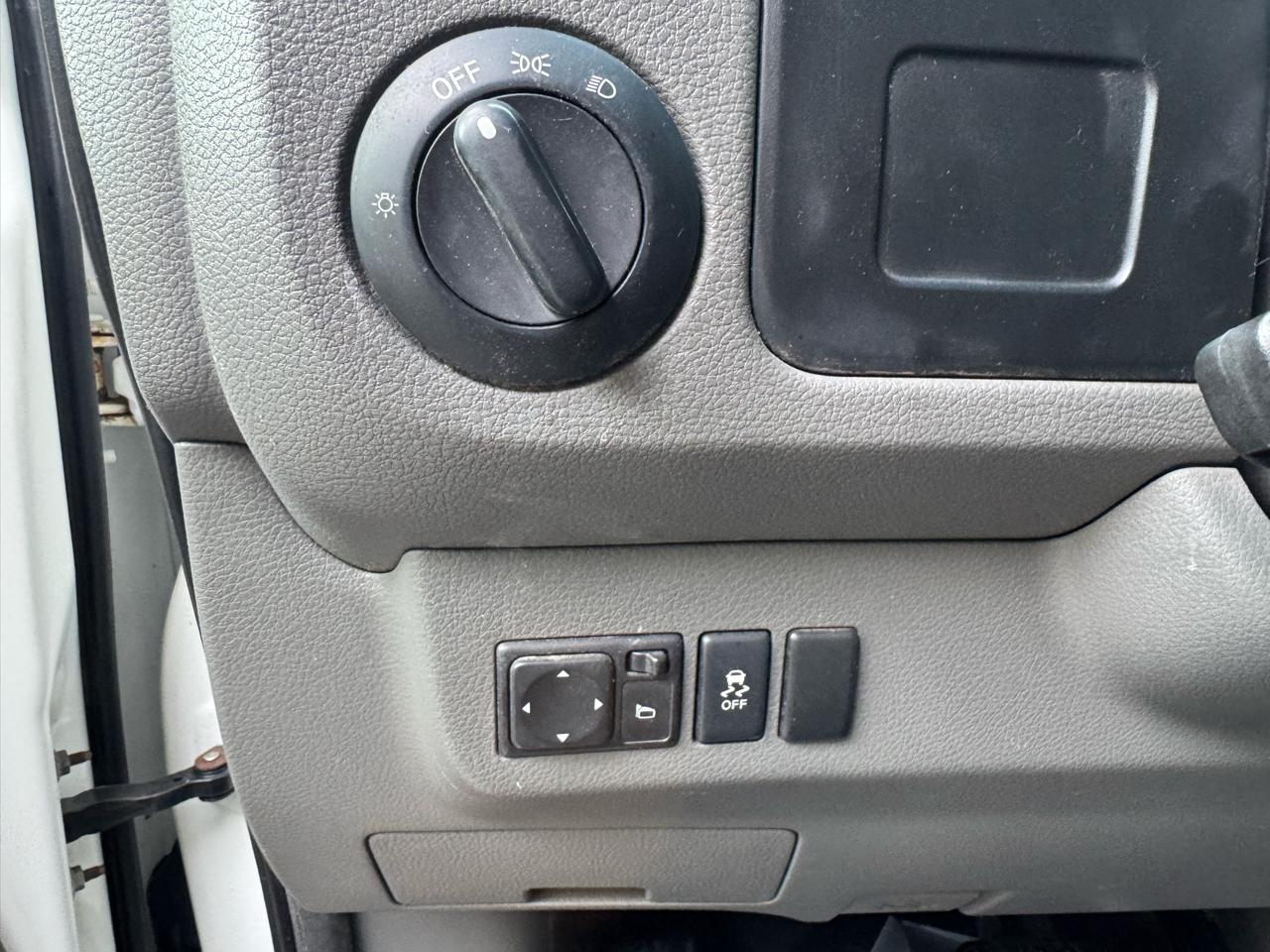Nissan NV Cargo 2500 HD S V6 High Roof 2014