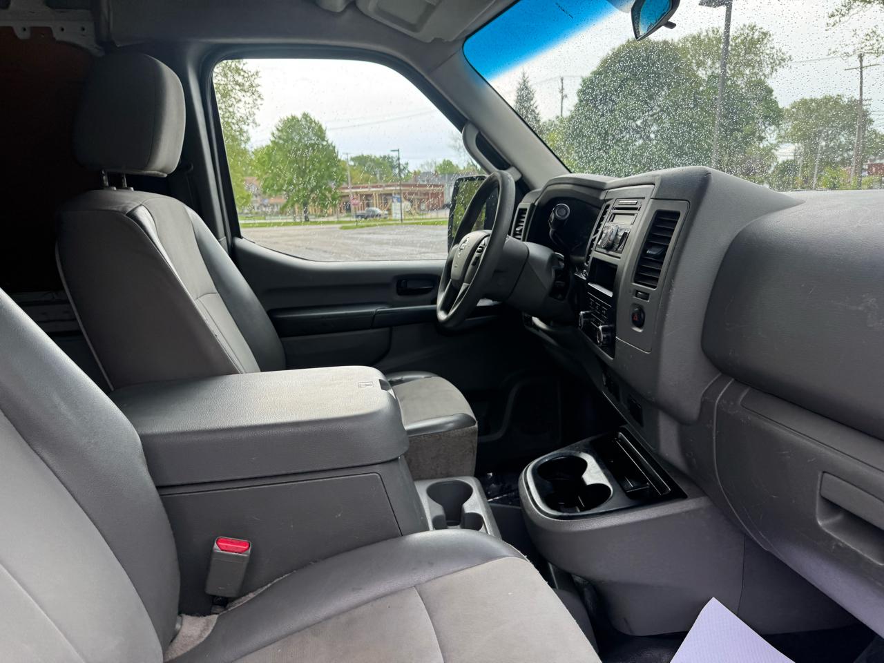 Nissan NV Cargo 2500 HD S V6 High Roof 2014
