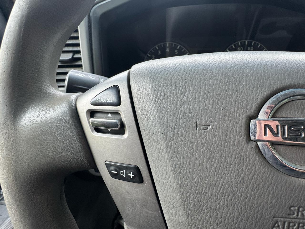 Nissan NV Cargo 2500 HD S V6 High Roof 2014