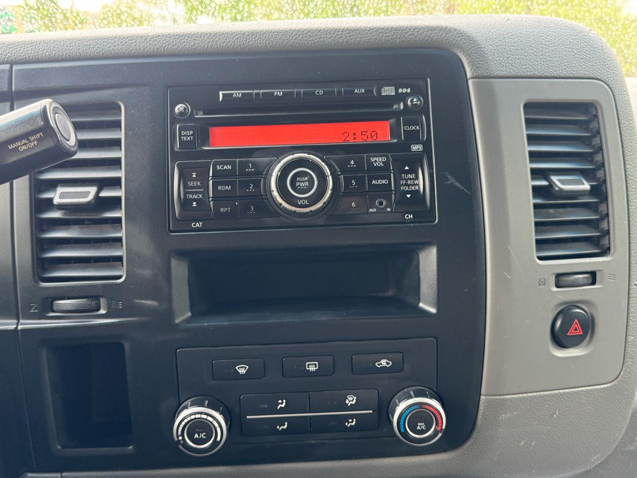 Nissan NV Cargo 2500 HD S V6 High Roof 2014