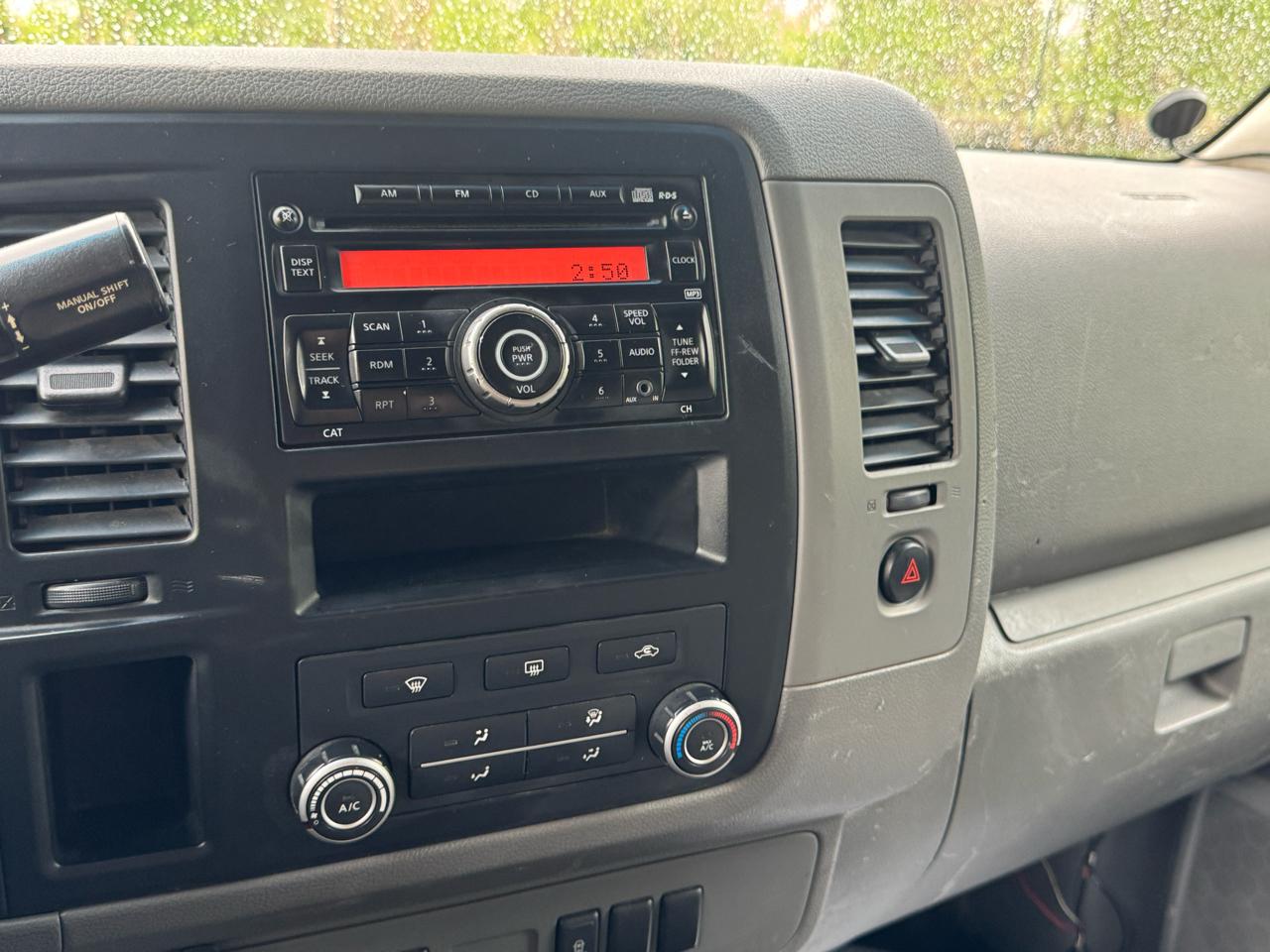 Nissan NV Cargo 2500 HD S V6 High Roof 2014