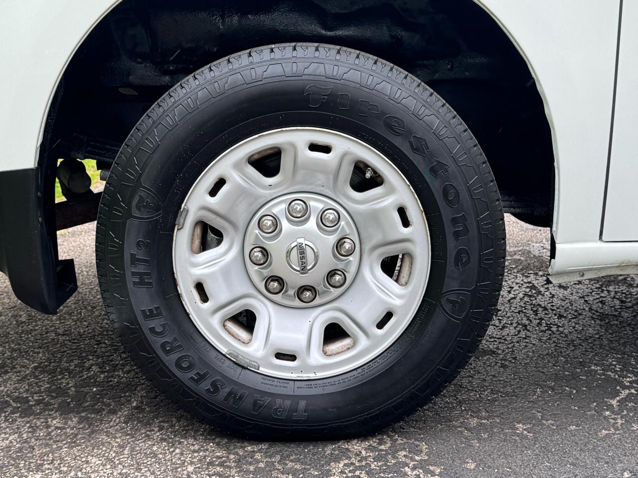 Nissan NV Cargo 2500 HD S V6 High Roof 2014