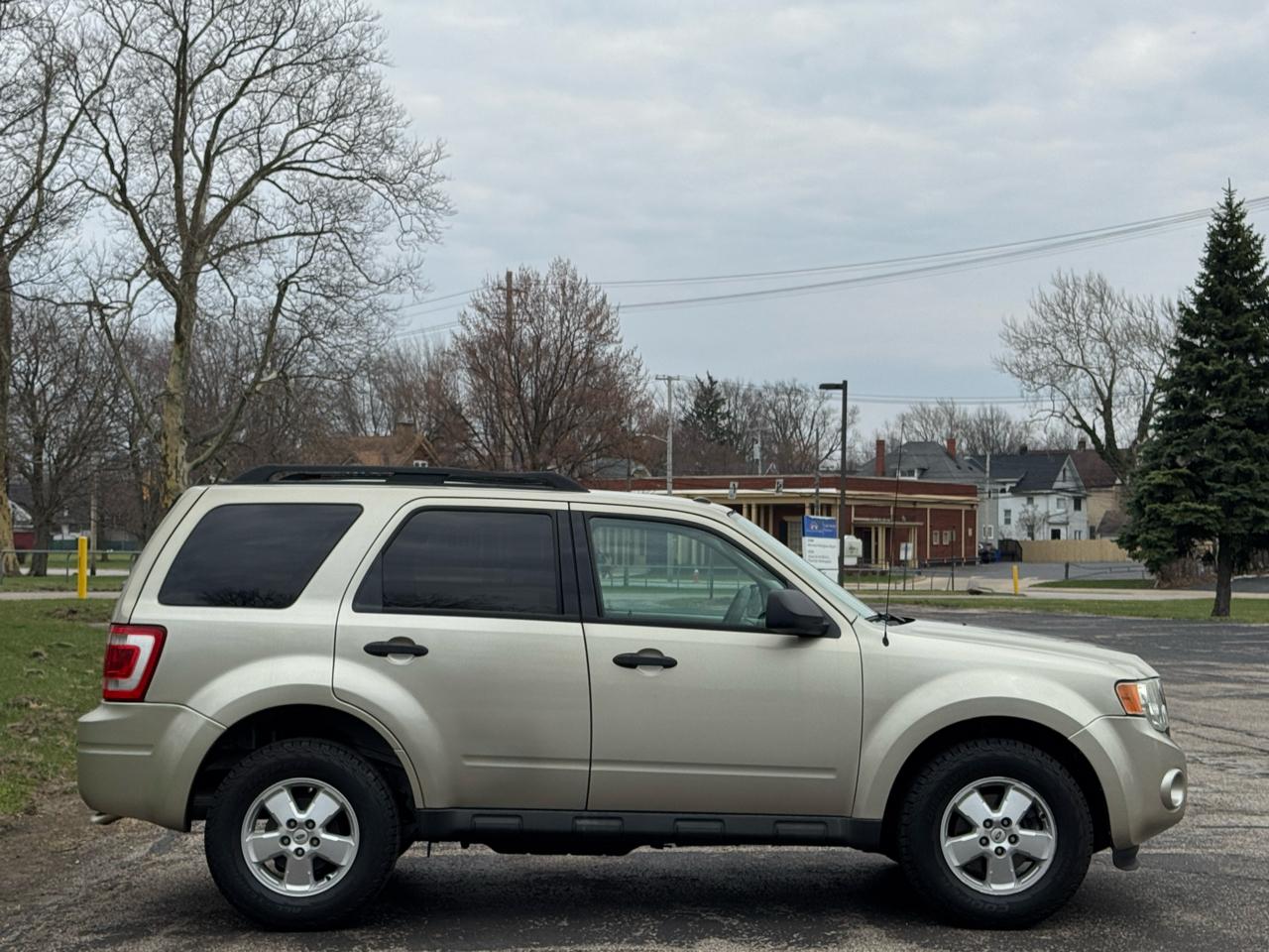 Ford Escape XLT FWD 2012