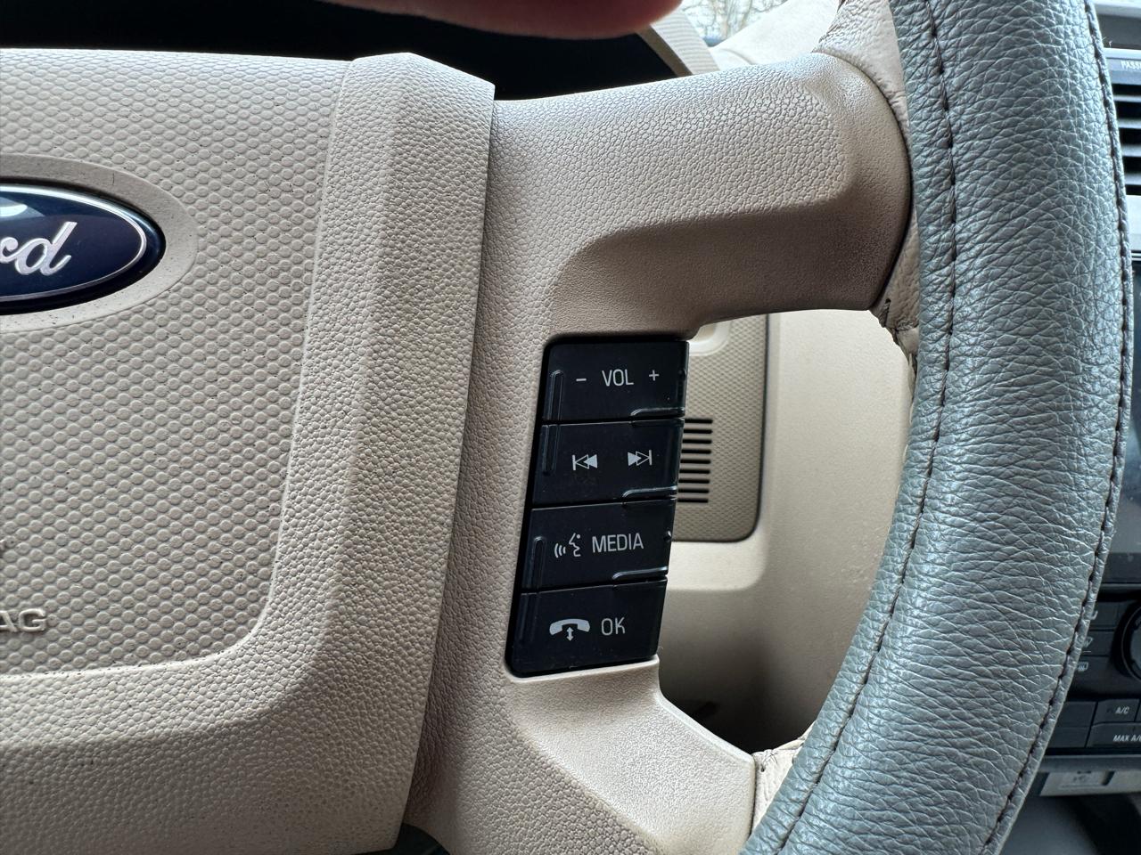 Ford Escape XLT FWD 2012