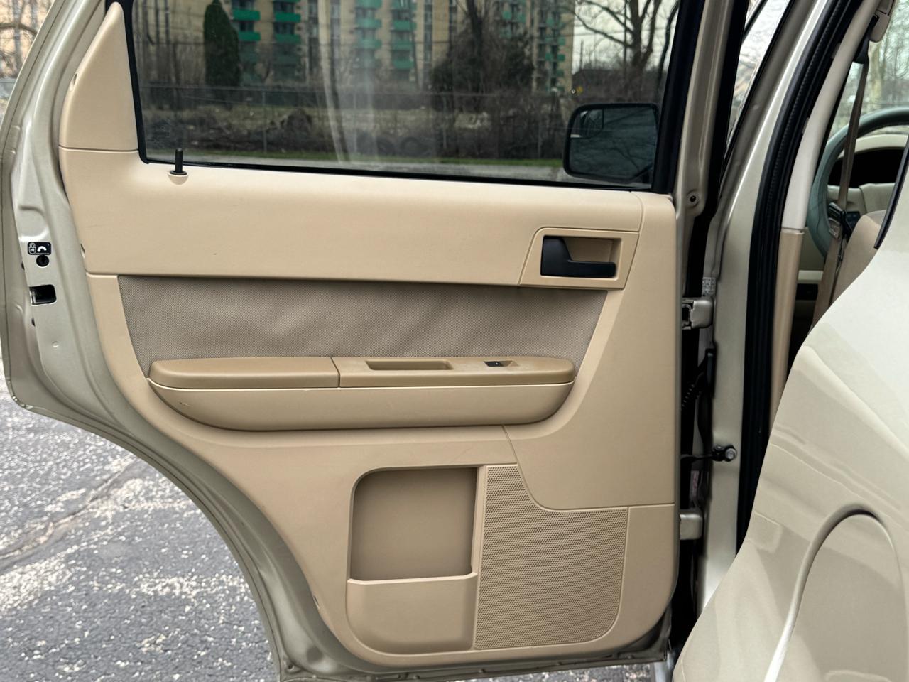 Ford Escape XLT FWD 2012